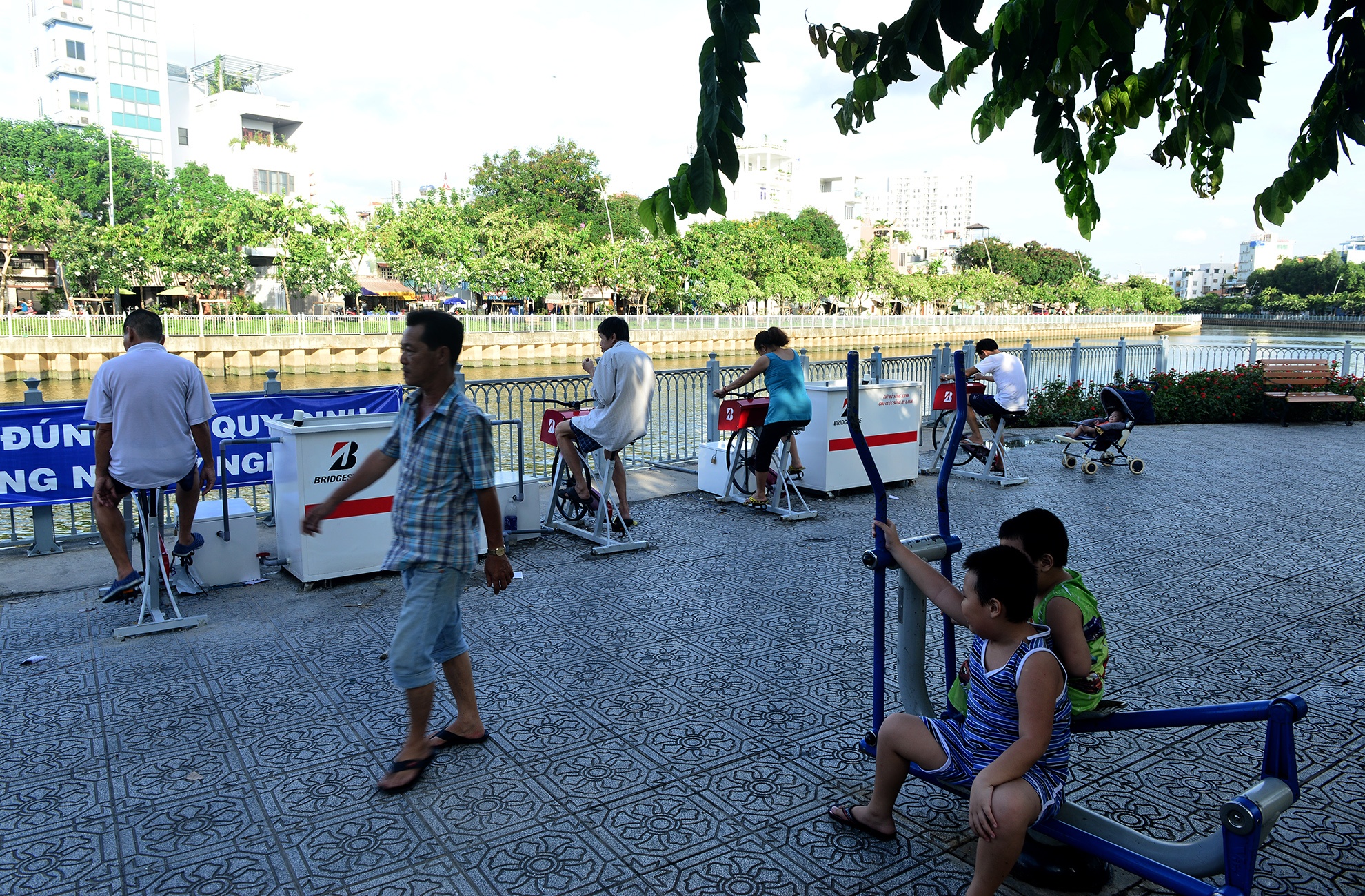 lap may tap the duc loc nuoc o Sai Gon anh 1