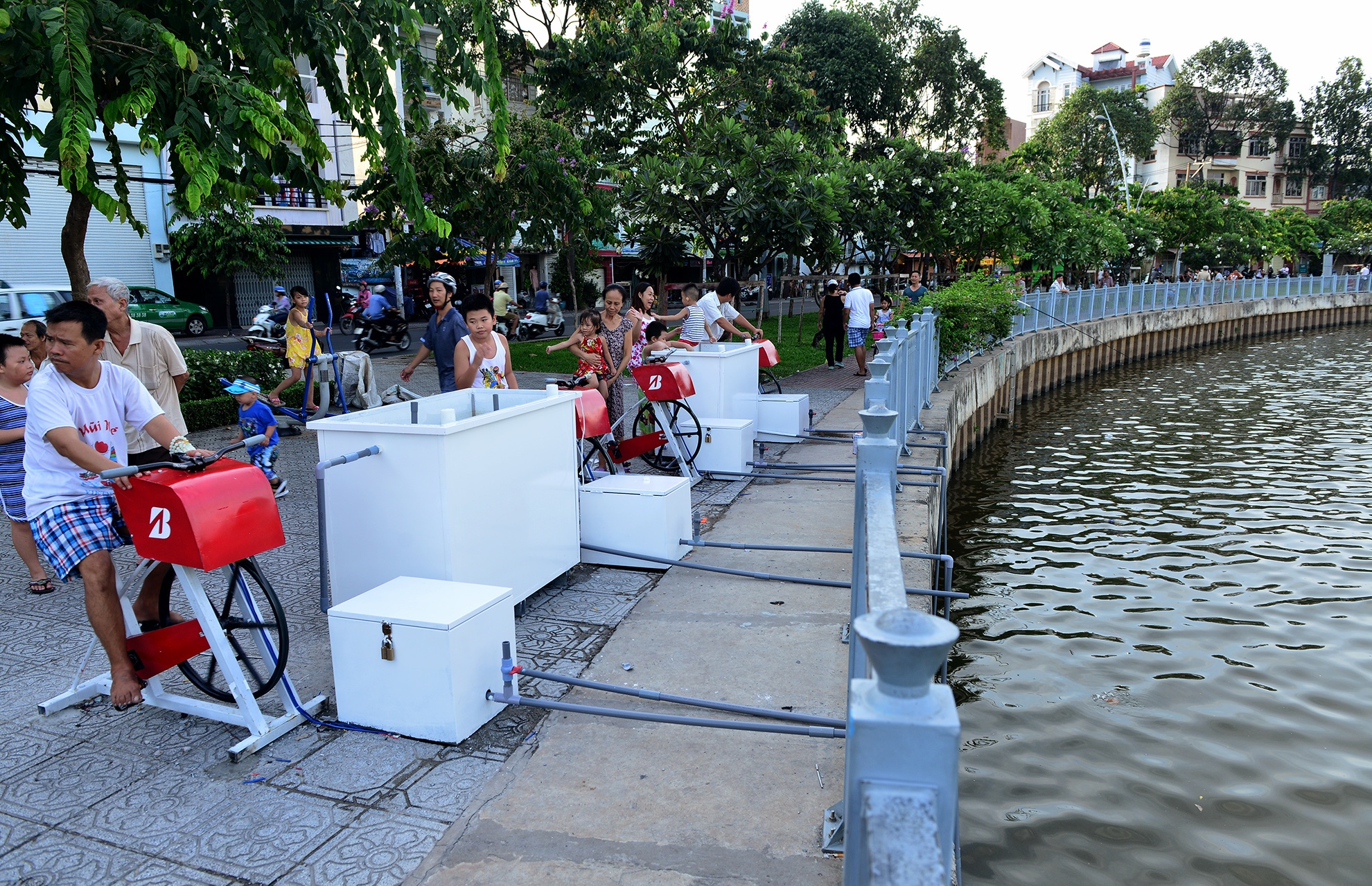 lap may tap the duc loc nuoc o Sai Gon anh 2