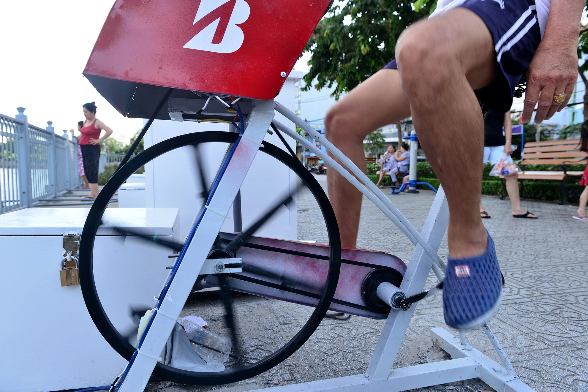 lap may tap the duc loc nuoc o Sai Gon anh 4