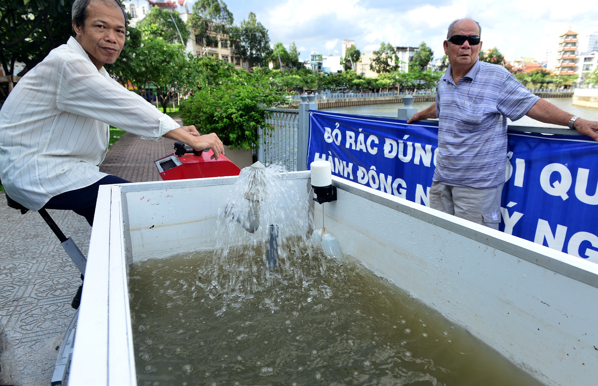 lap may tap the duc loc nuoc o Sai Gon anh 8
