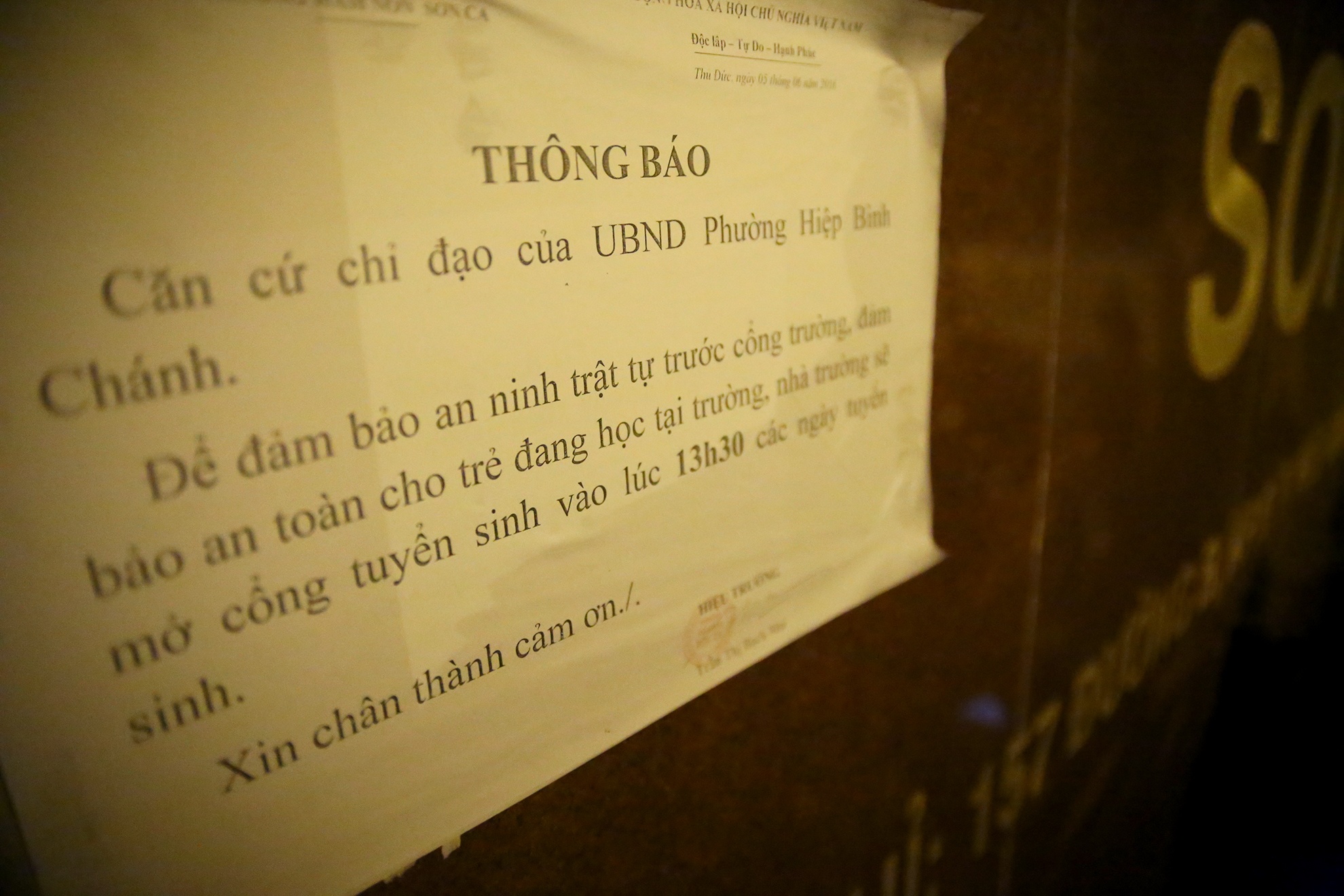 thuc dem nop ho so cho con anh 2