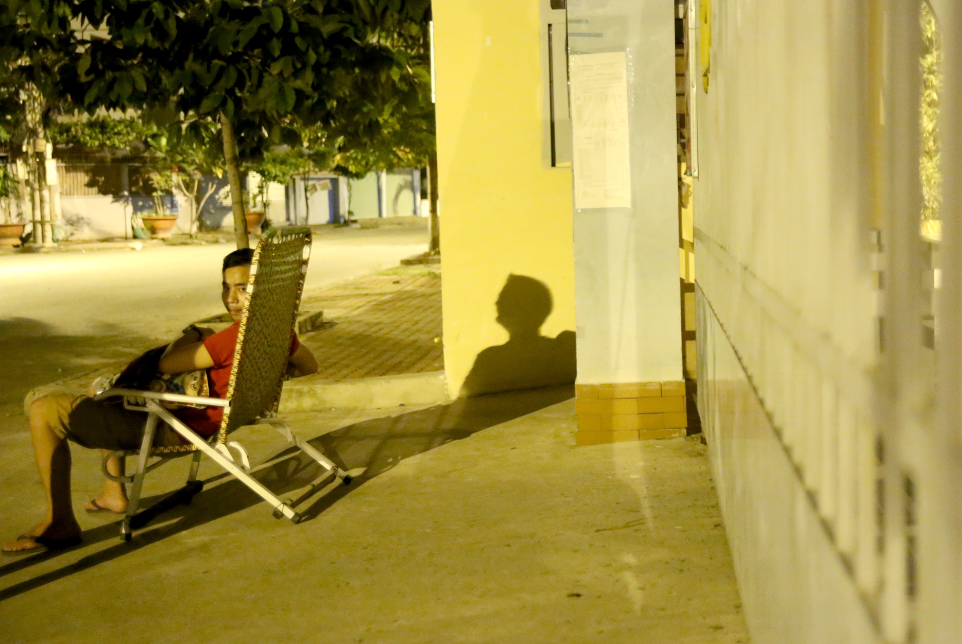 thuc dem nop ho so cho con anh 6