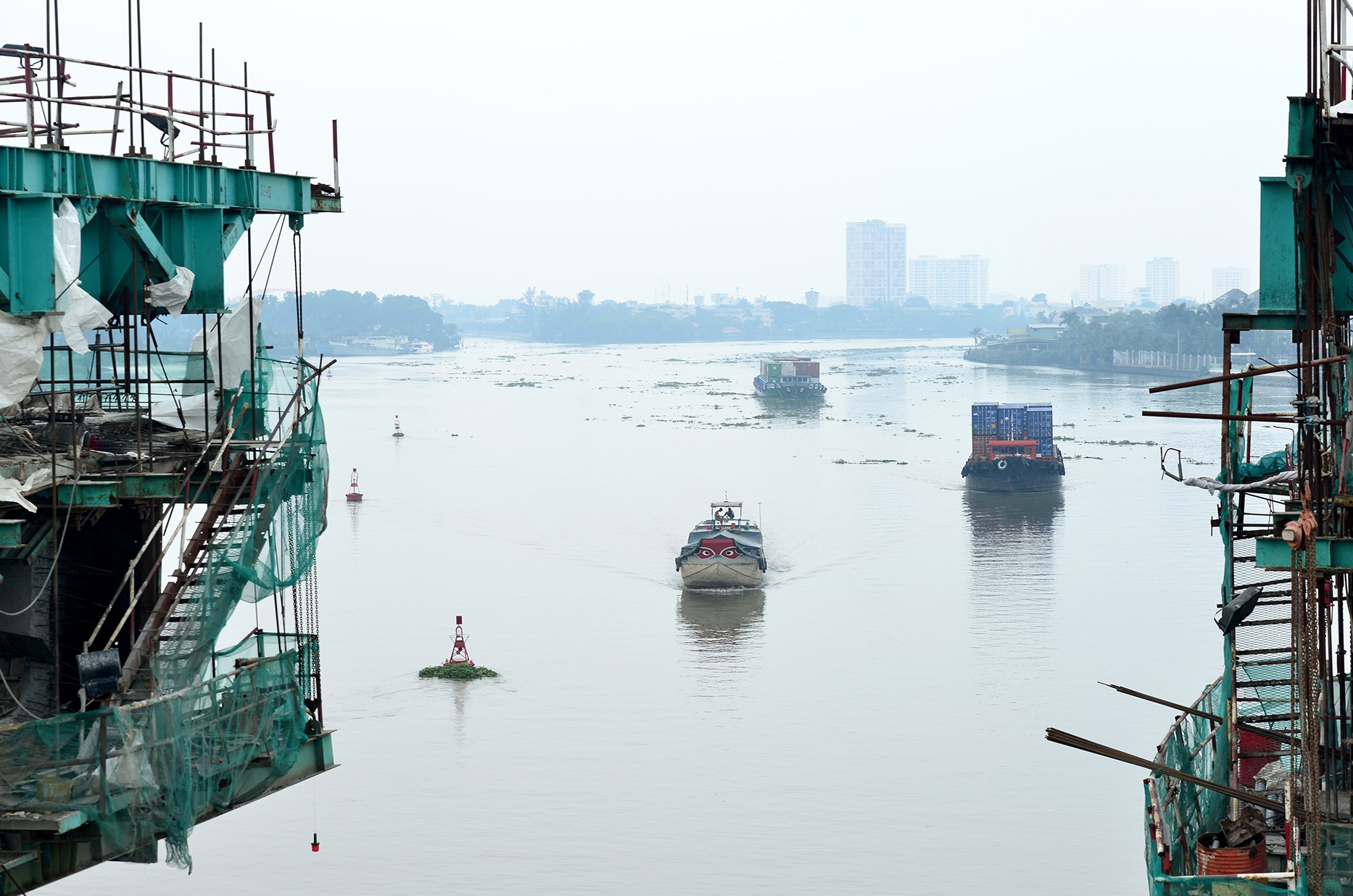 Sai Gon mu mit ca buoi sang hinh anh