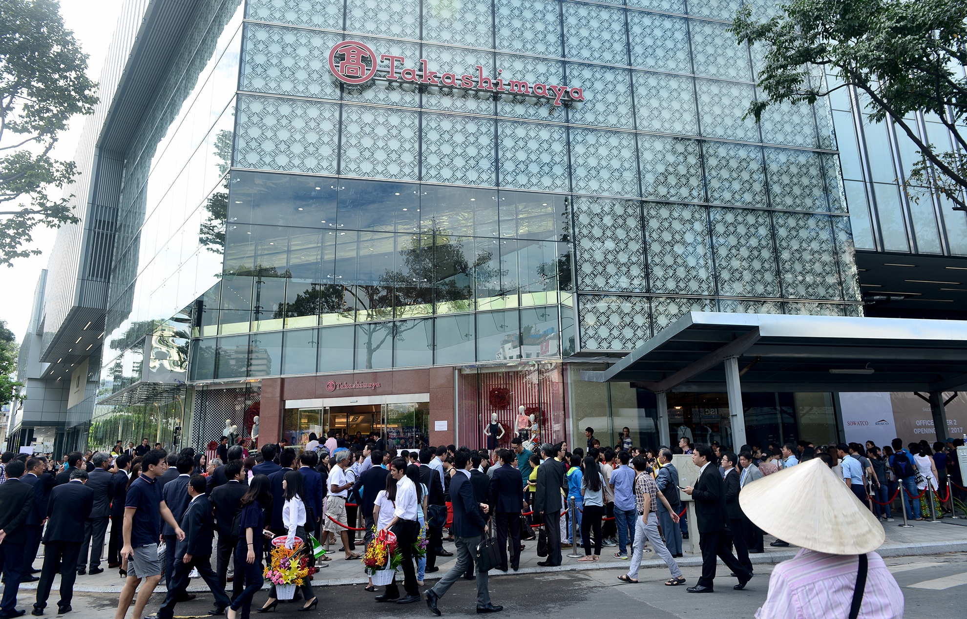 trung tam thuong mai 180 nam xuat hien o Sai Gon anh 1