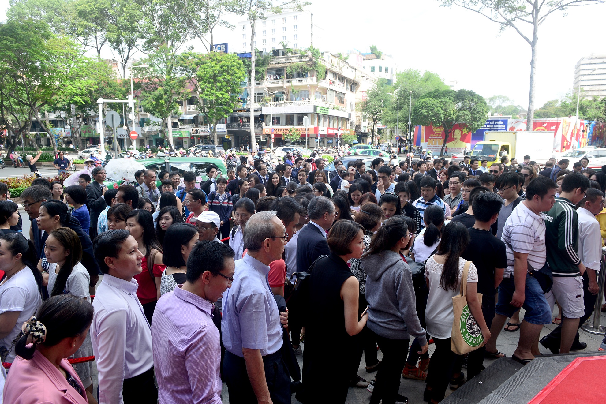 trung tam thuong mai 180 nam xuat hien o Sai Gon anh 2