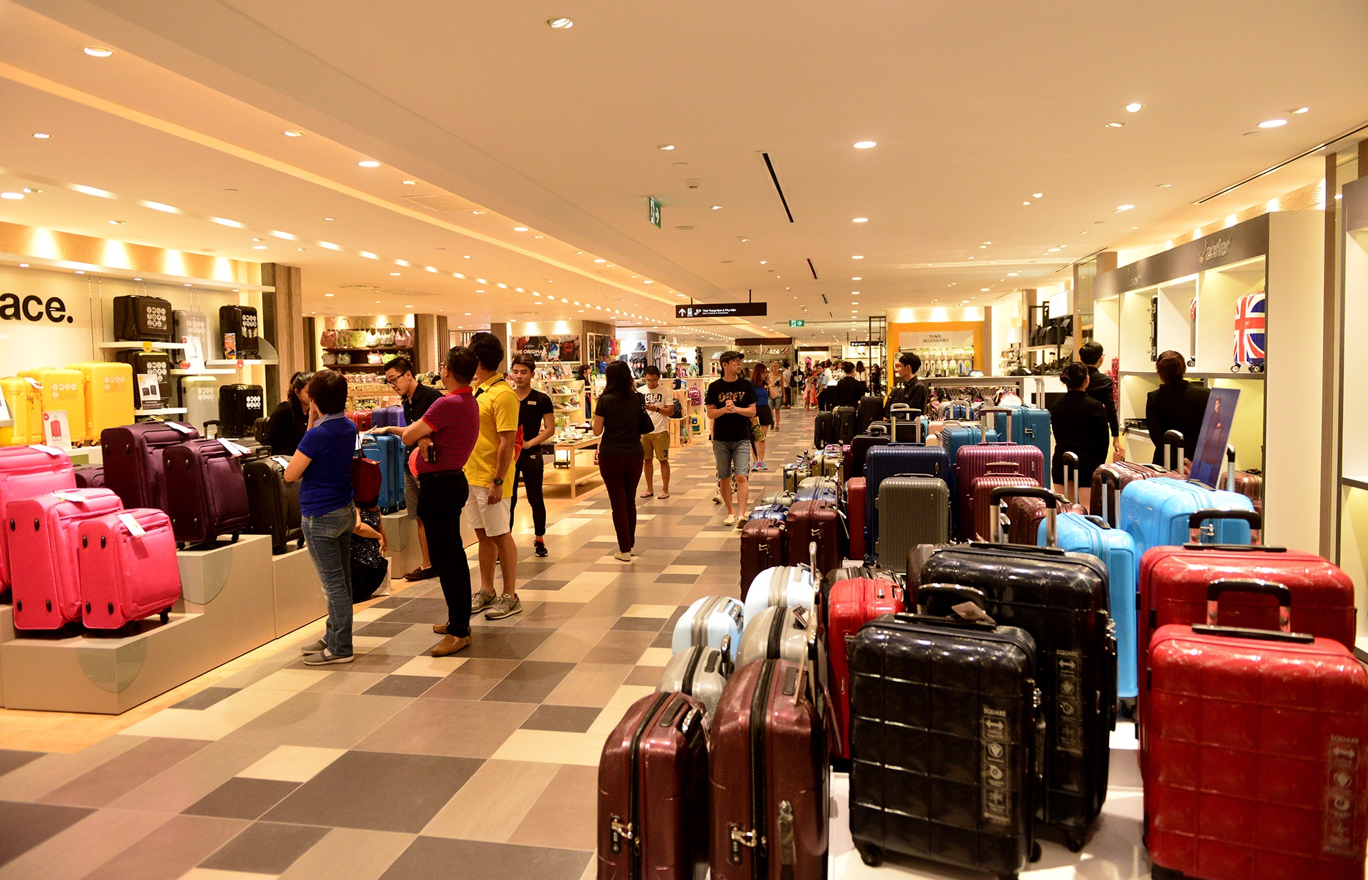 trung tam thuong mai 180 nam xuat hien o Sai Gon anh 4