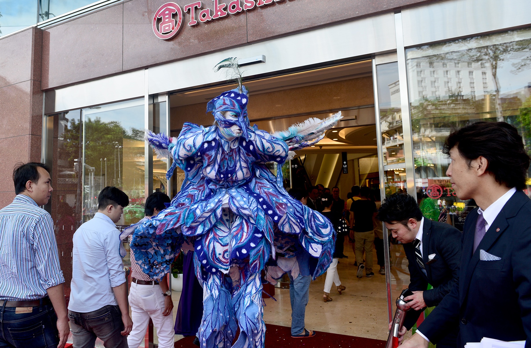 'Trum' phan phoi hang hieu Nhat Ban mo cua don khach Sai Gon hinh anh