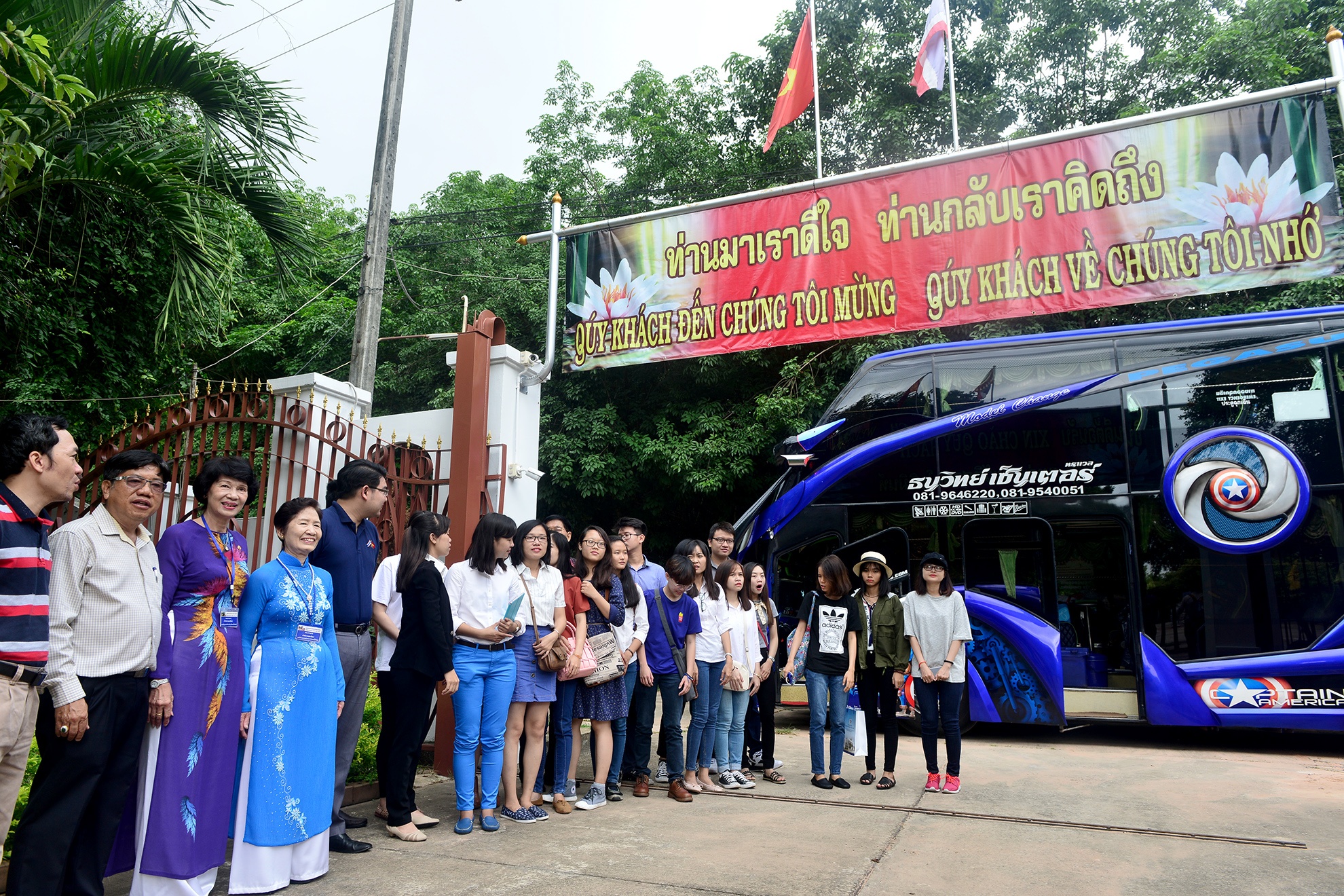 sinh vien,  thanh nien Viet Nam-Thai Lan anh 11