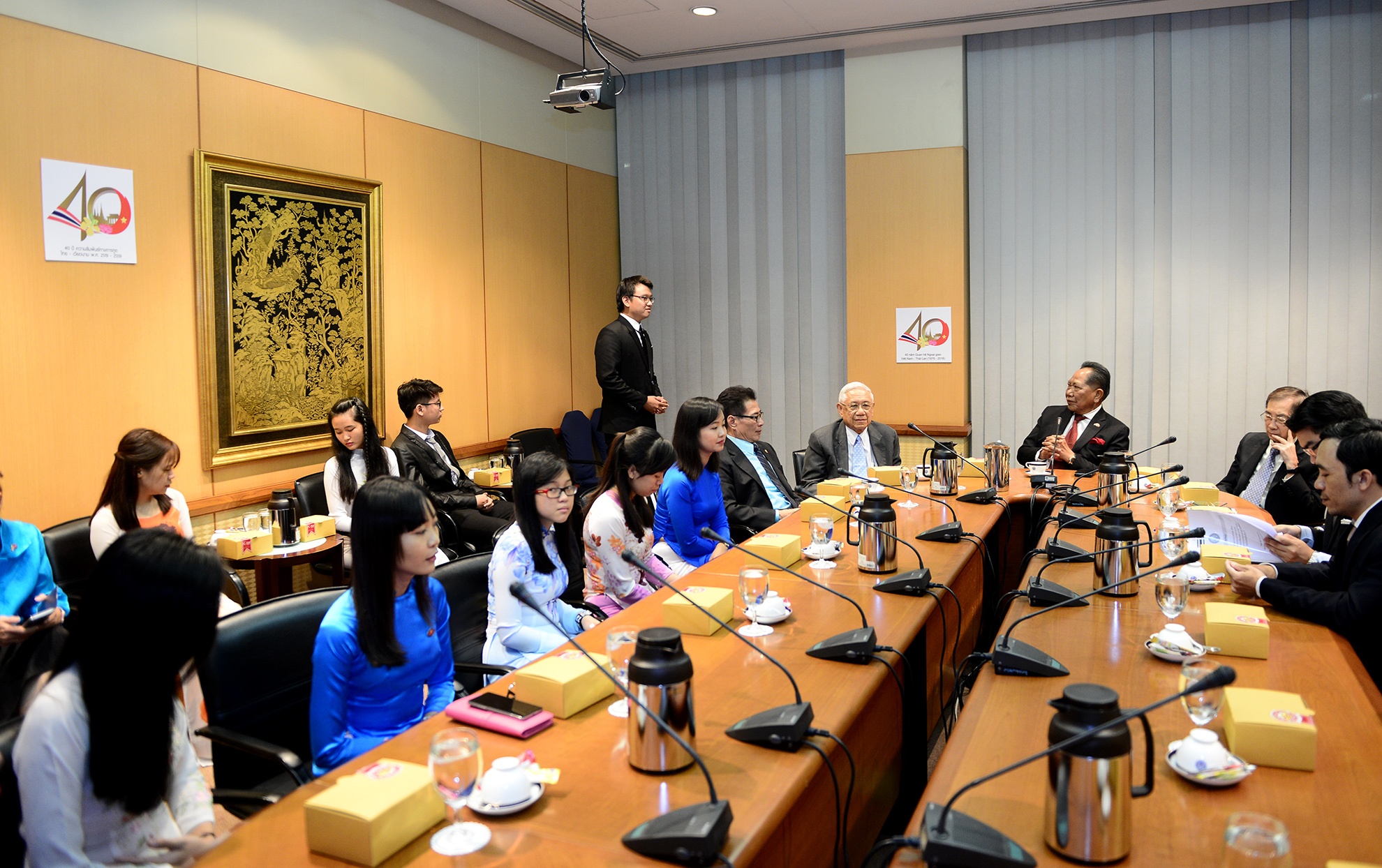 sinh vien,  thanh nien Viet Nam-Thai Lan anh 14