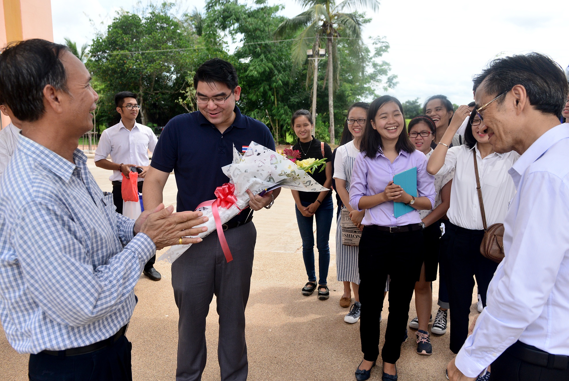 sinh vien,  thanh nien Viet Nam-Thai Lan anh 2