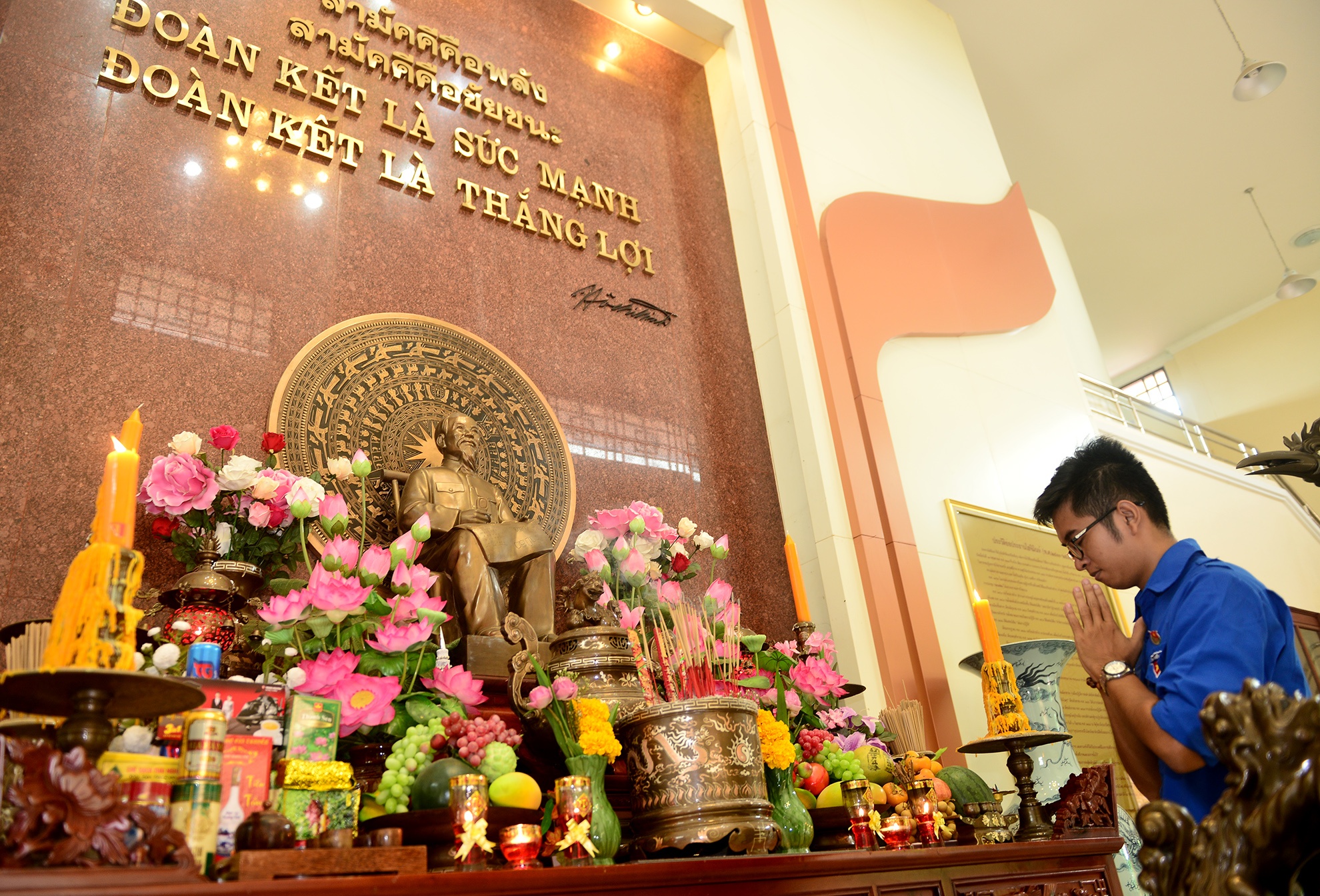 sinh vien,  thanh nien Viet Nam-Thai Lan anh 8