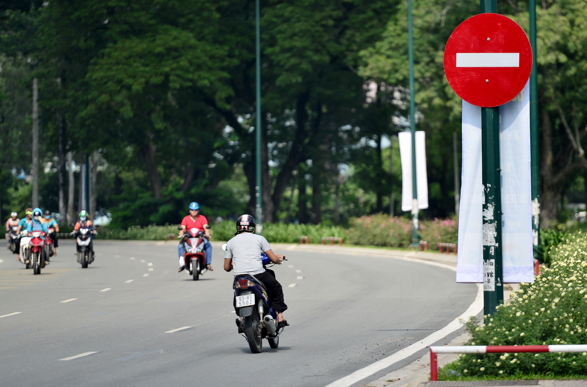 thong thoang cua ngo san bay Tan Son Nhat anh 13