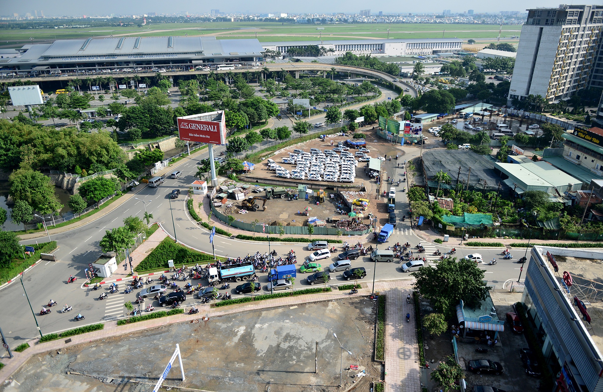 thong thoang cua ngo san bay Tan Son Nhat anh 14