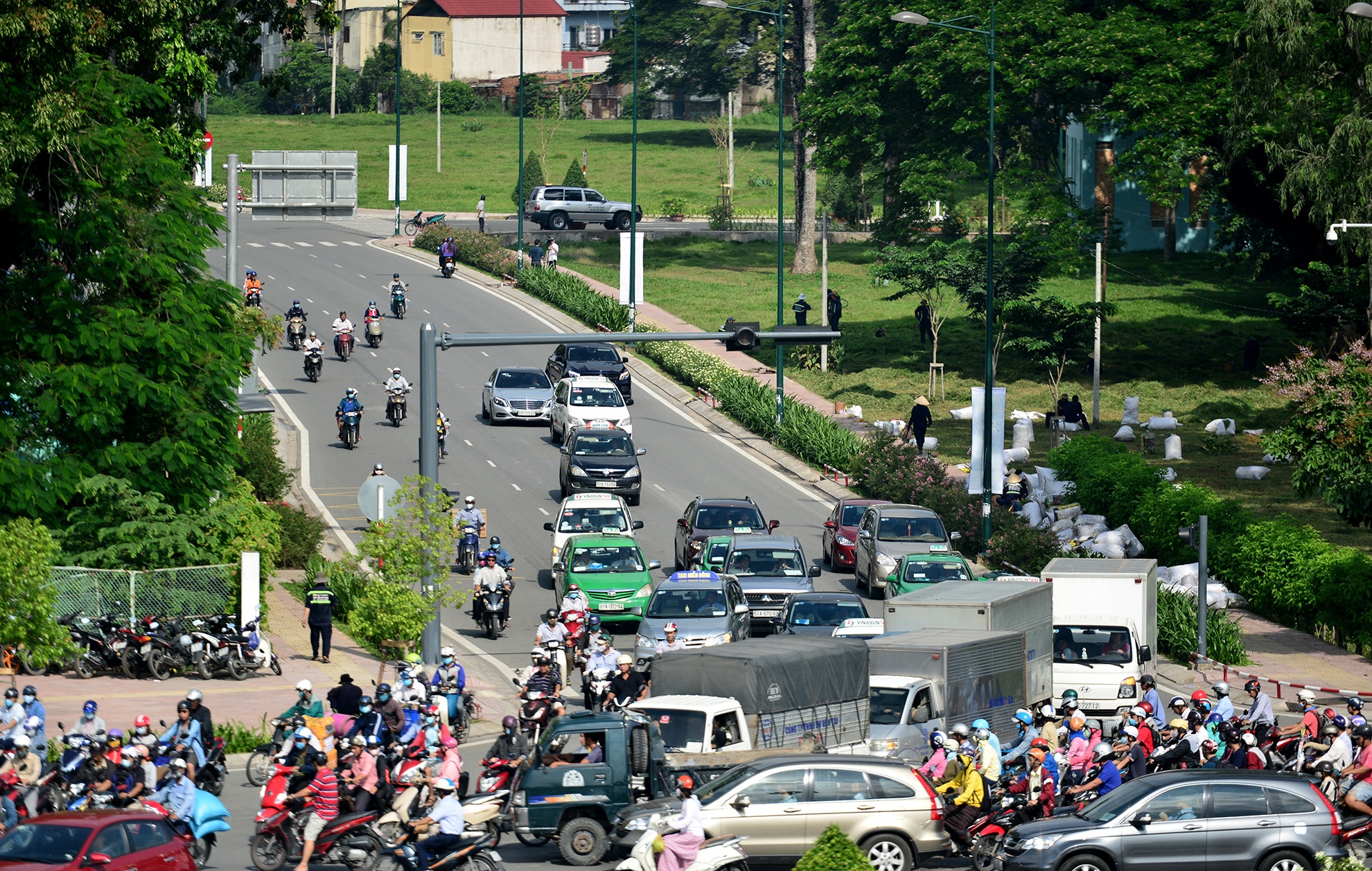 thong thoang cua ngo san bay Tan Son Nhat anh 4