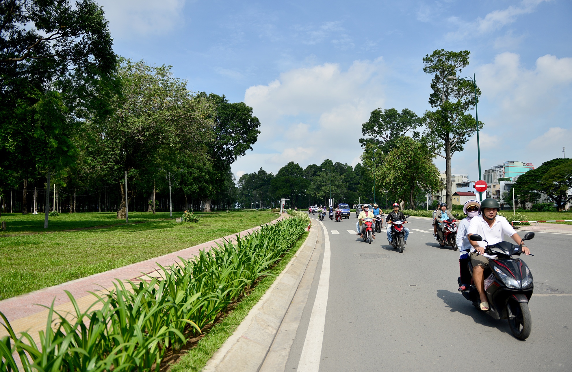 thong thoang cua ngo san bay Tan Son Nhat anh 7