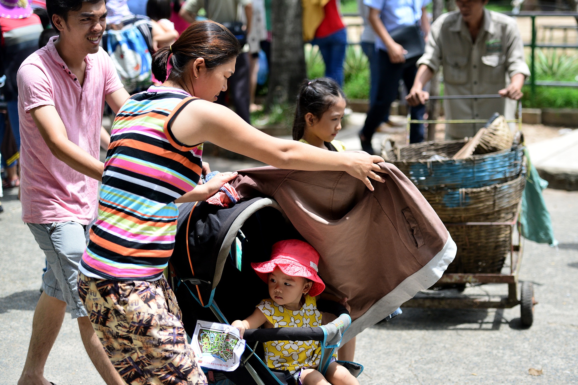 hang ngan nguoi vui choi 2/9 o Thao Cam Vien anh 11