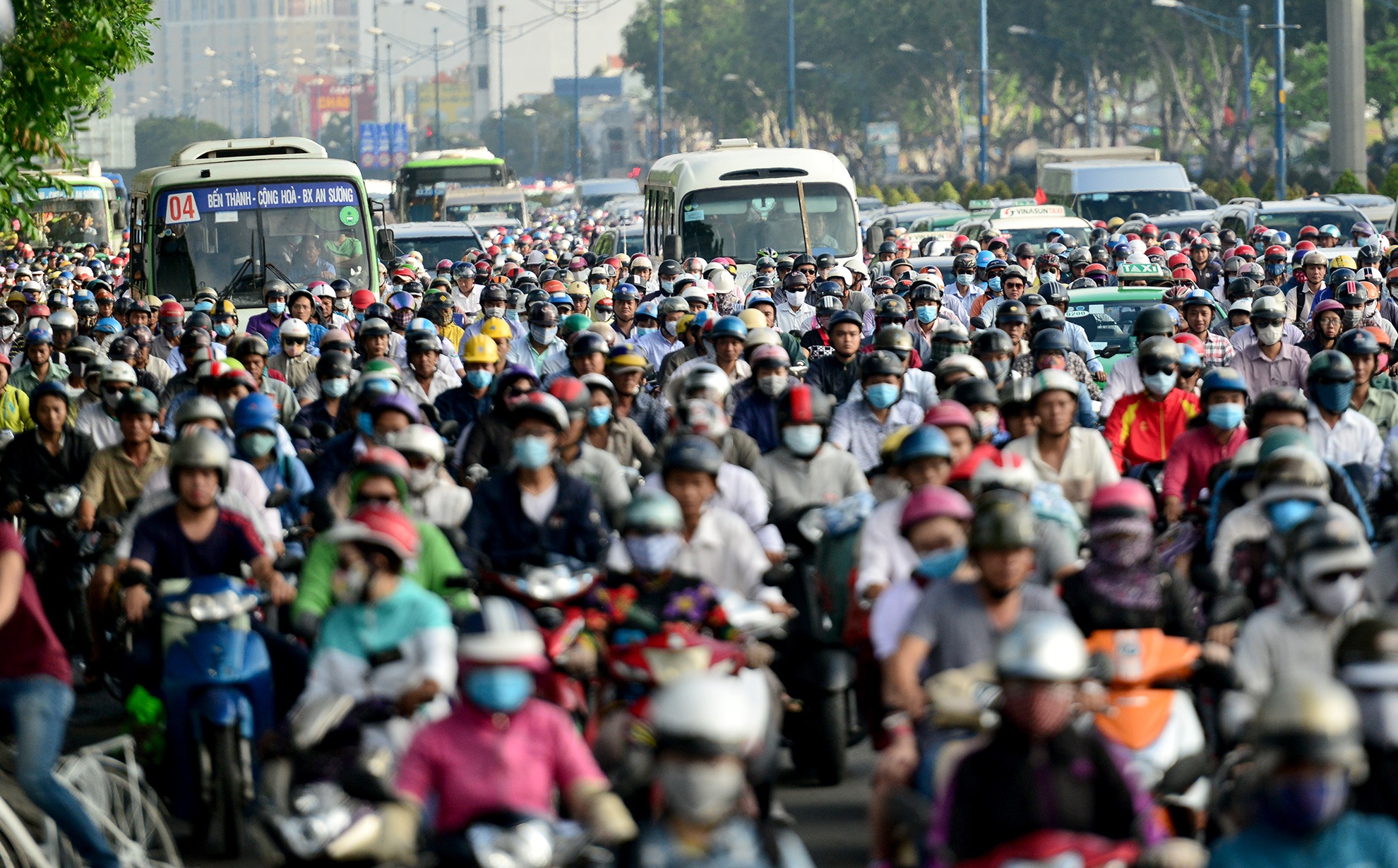 ket xe ngay dau di lam sau nghi le o Sai Gon anh 2
