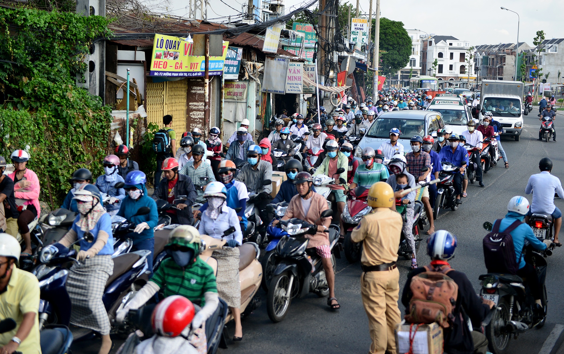 ket xe ngay dau di lam sau nghi le o Sai Gon anh 6