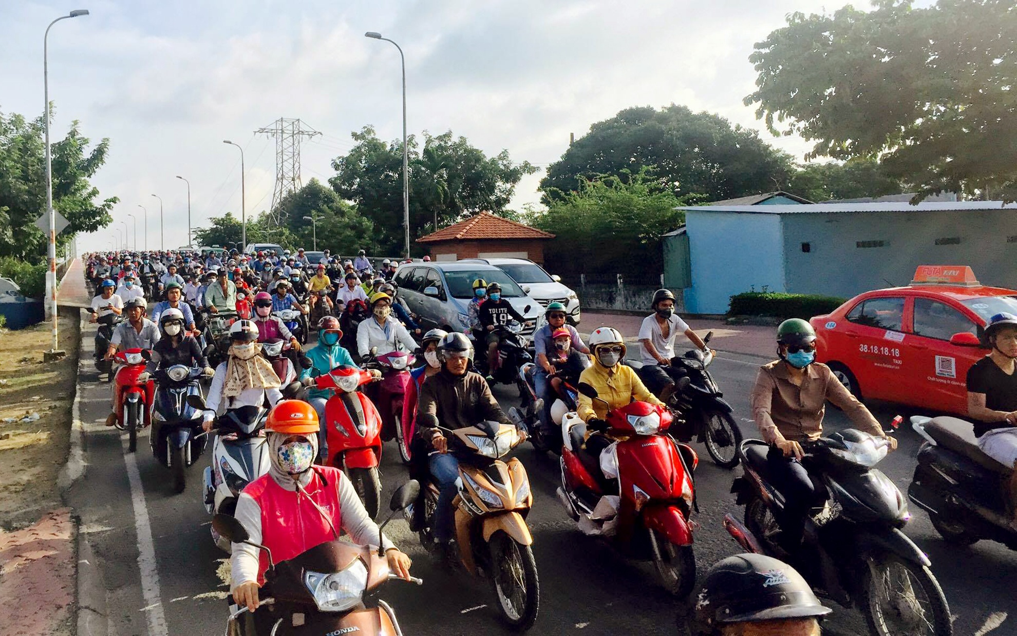 ket xe ngay dau di lam sau nghi le o Sai Gon anh 7