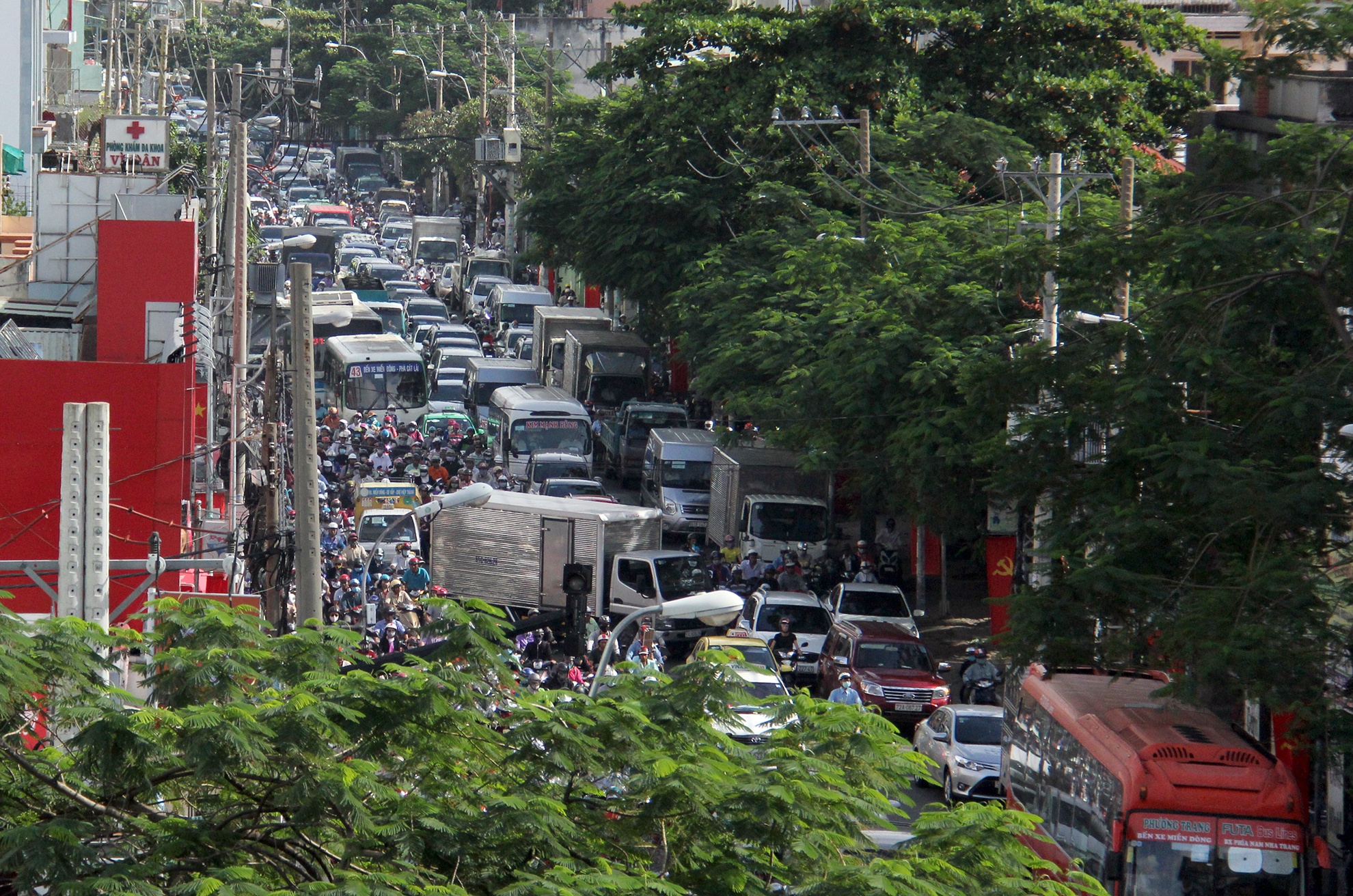 ket xe ngay dau di lam sau nghi le o Sai Gon anh 8