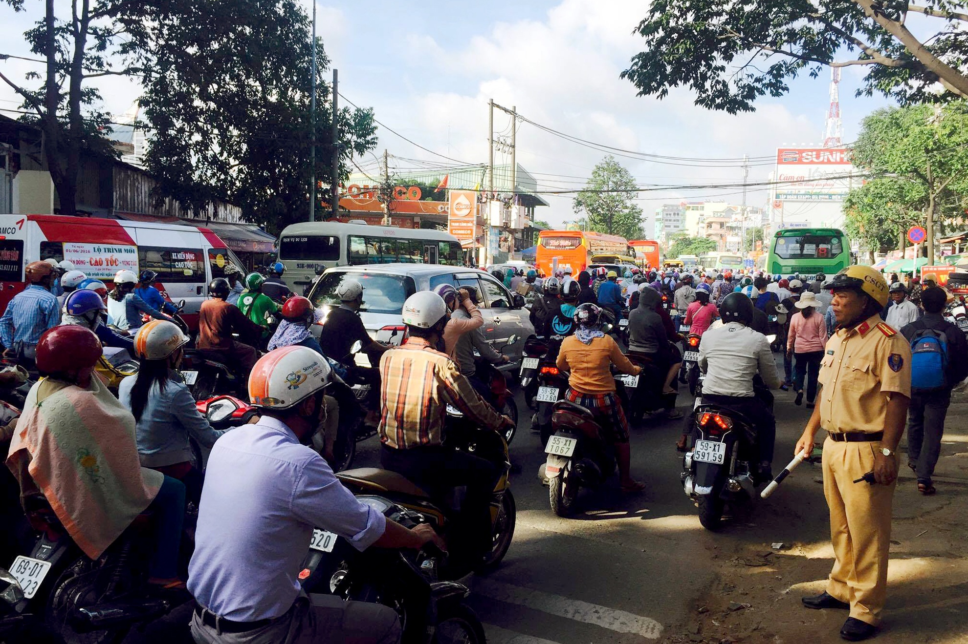 ket xe ngay dau di lam sau nghi le o Sai Gon anh 9