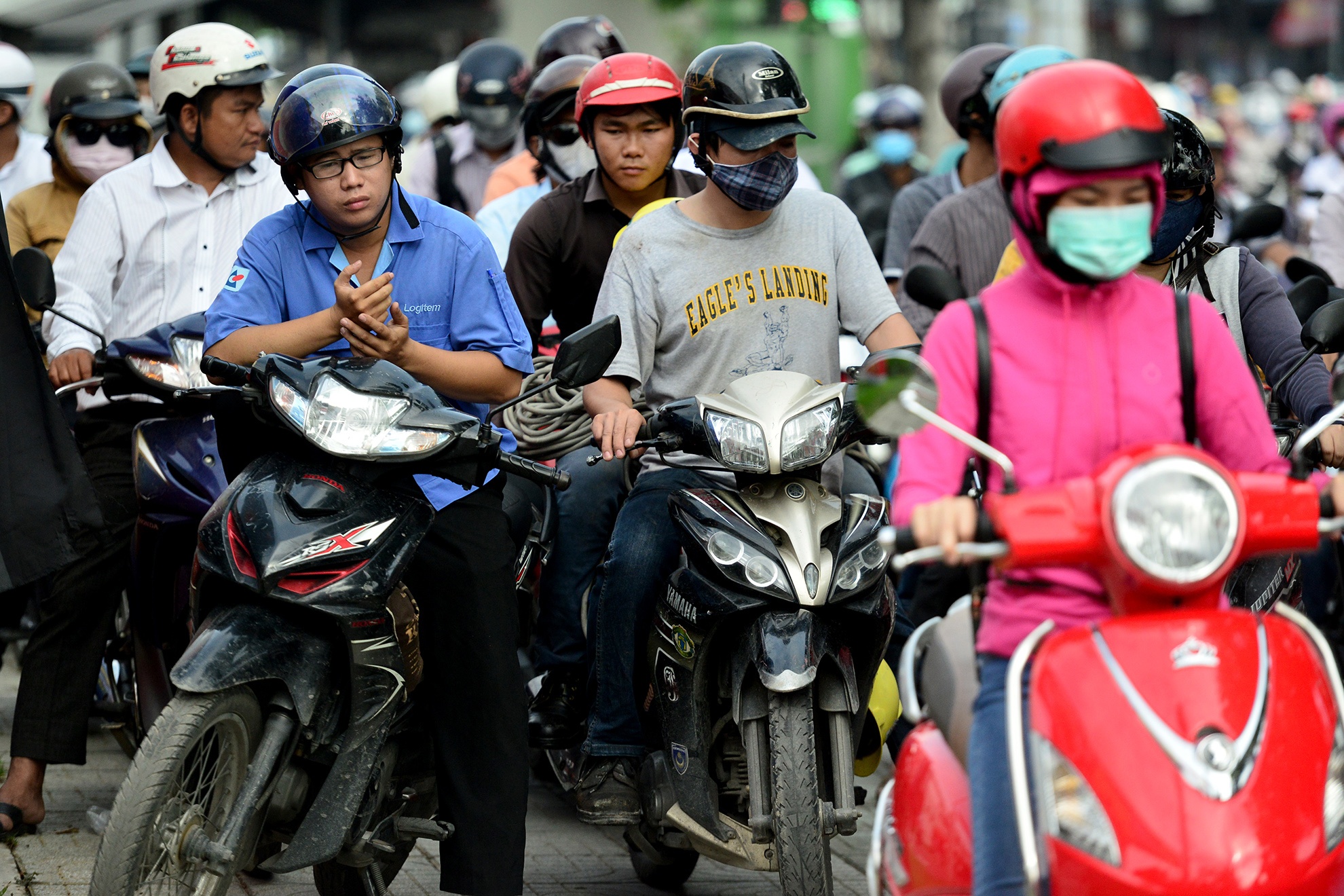 Dung 'lo cot' moi, duong Sai Gon te liet giao thong hinh anh