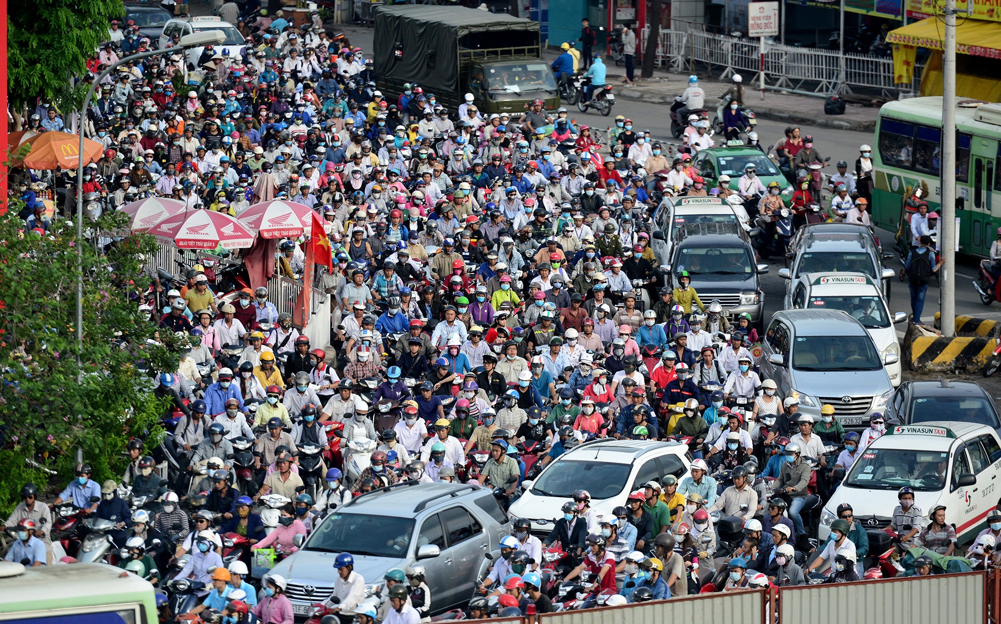 xe co chon chan nhieu gio vi lo cot anh 2