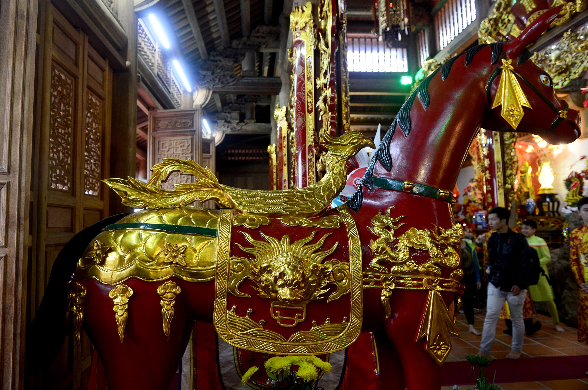 nha tho to cua Hoai Linh anh 13