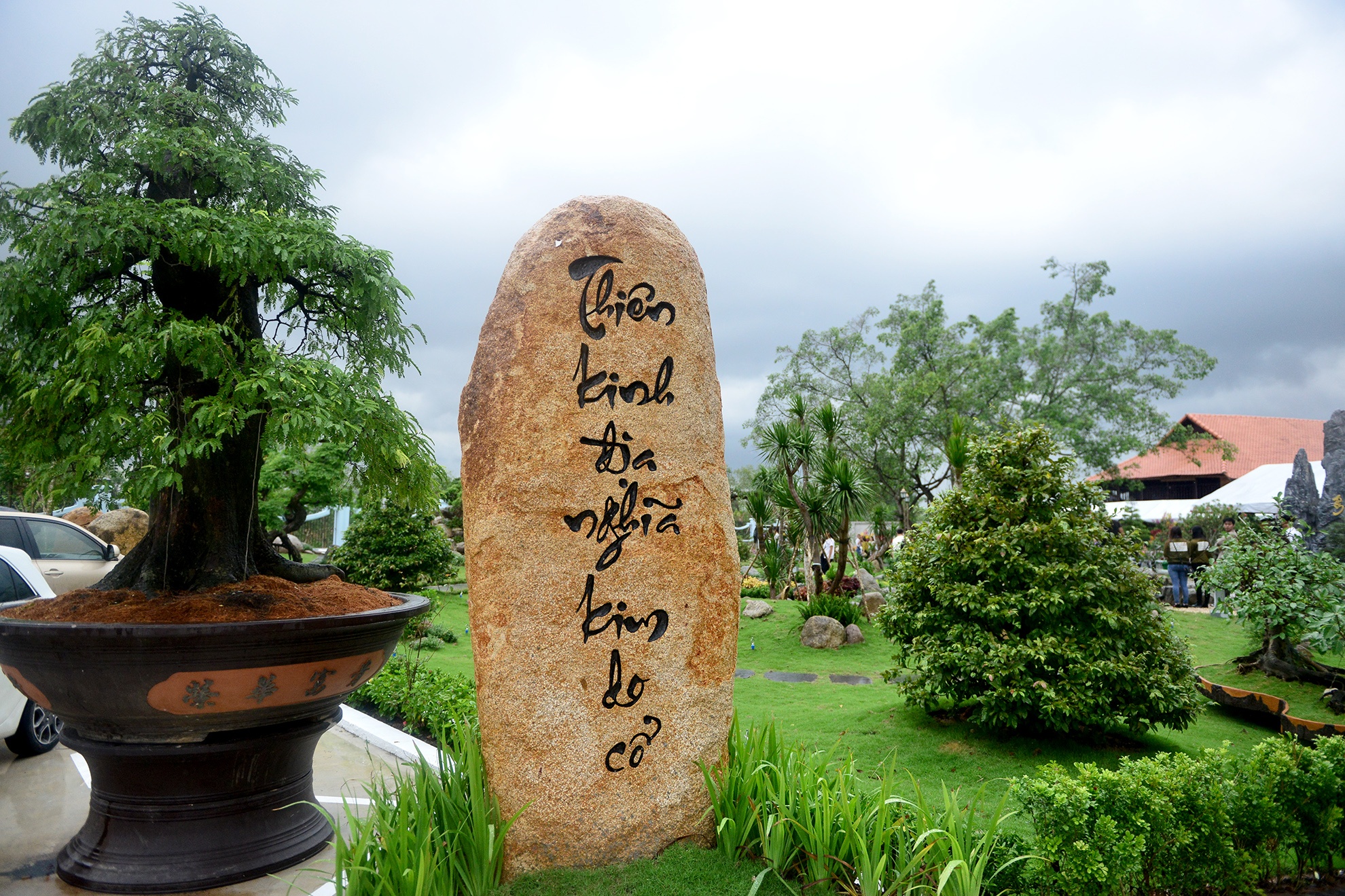 nha tho to cua Hoai Linh anh 15