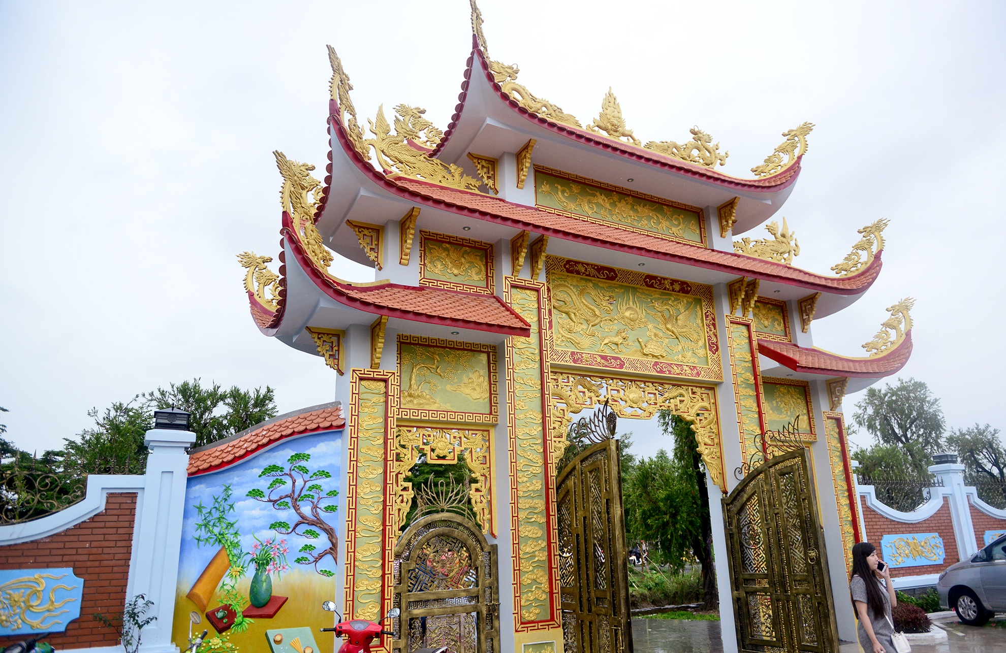 nha tho to cua Hoai Linh anh 5