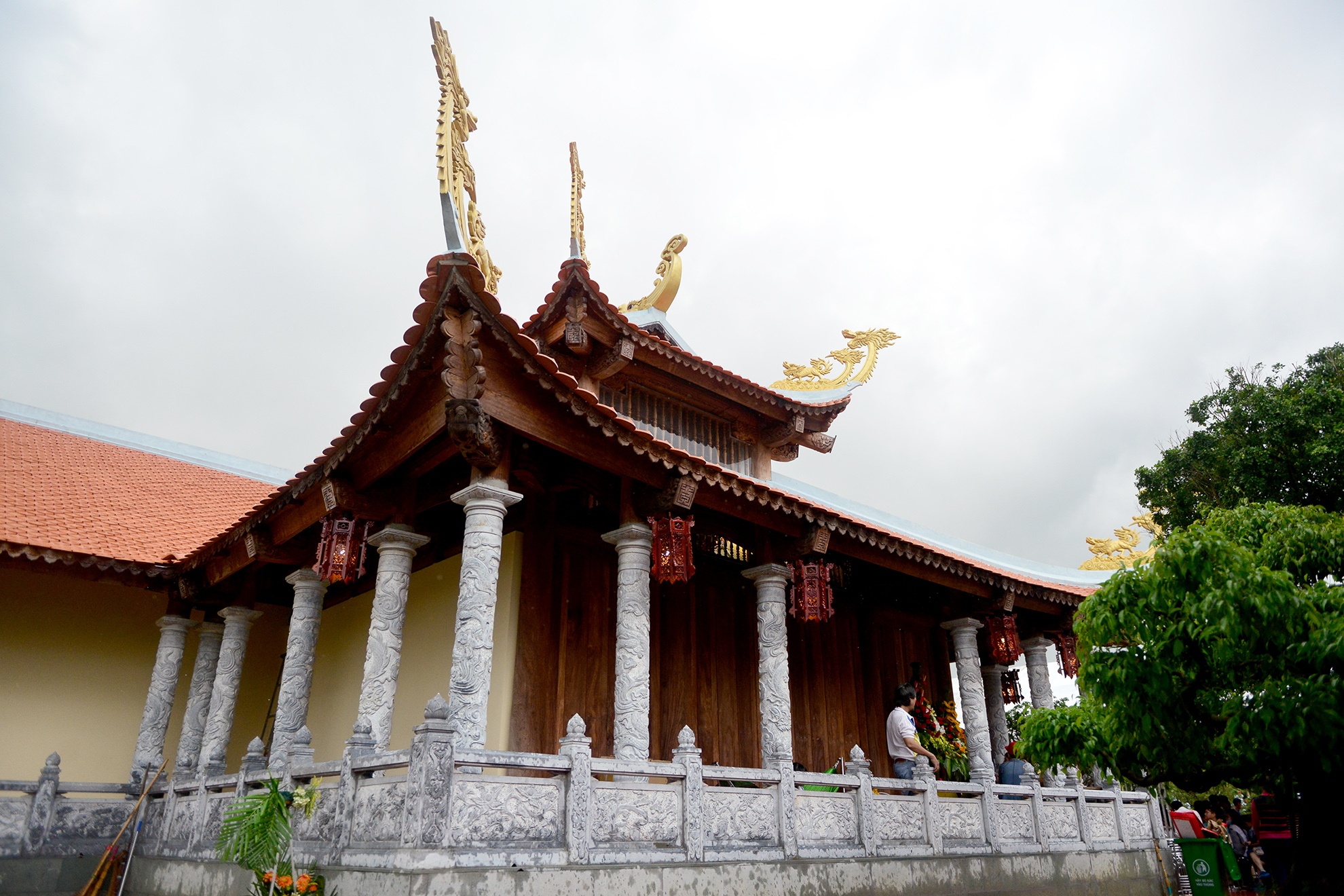 nha tho to cua Hoai Linh anh 6