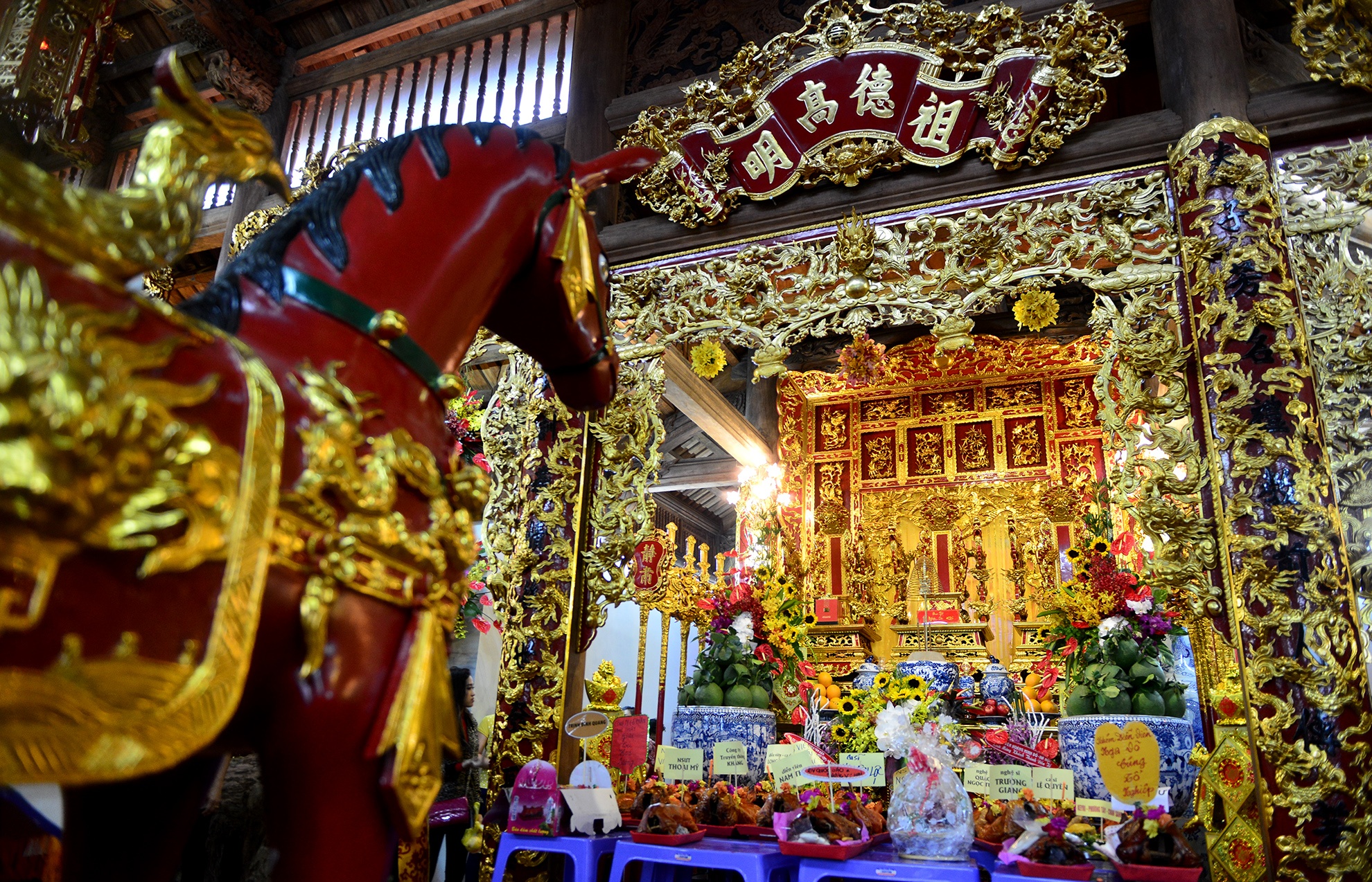 nha tho to cua Hoai Linh anh 8