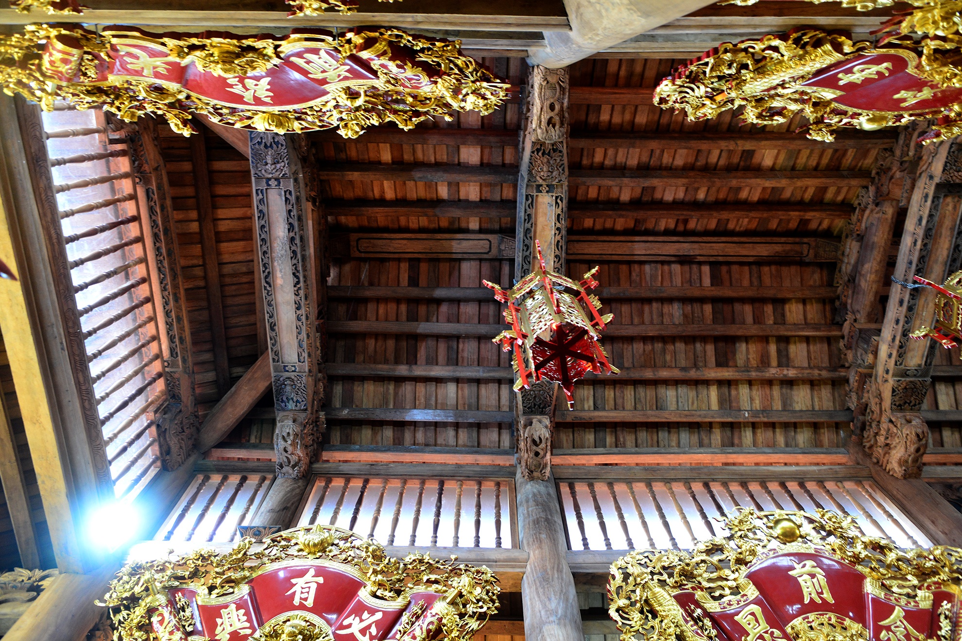 nha tho to cua Hoai Linh anh 10