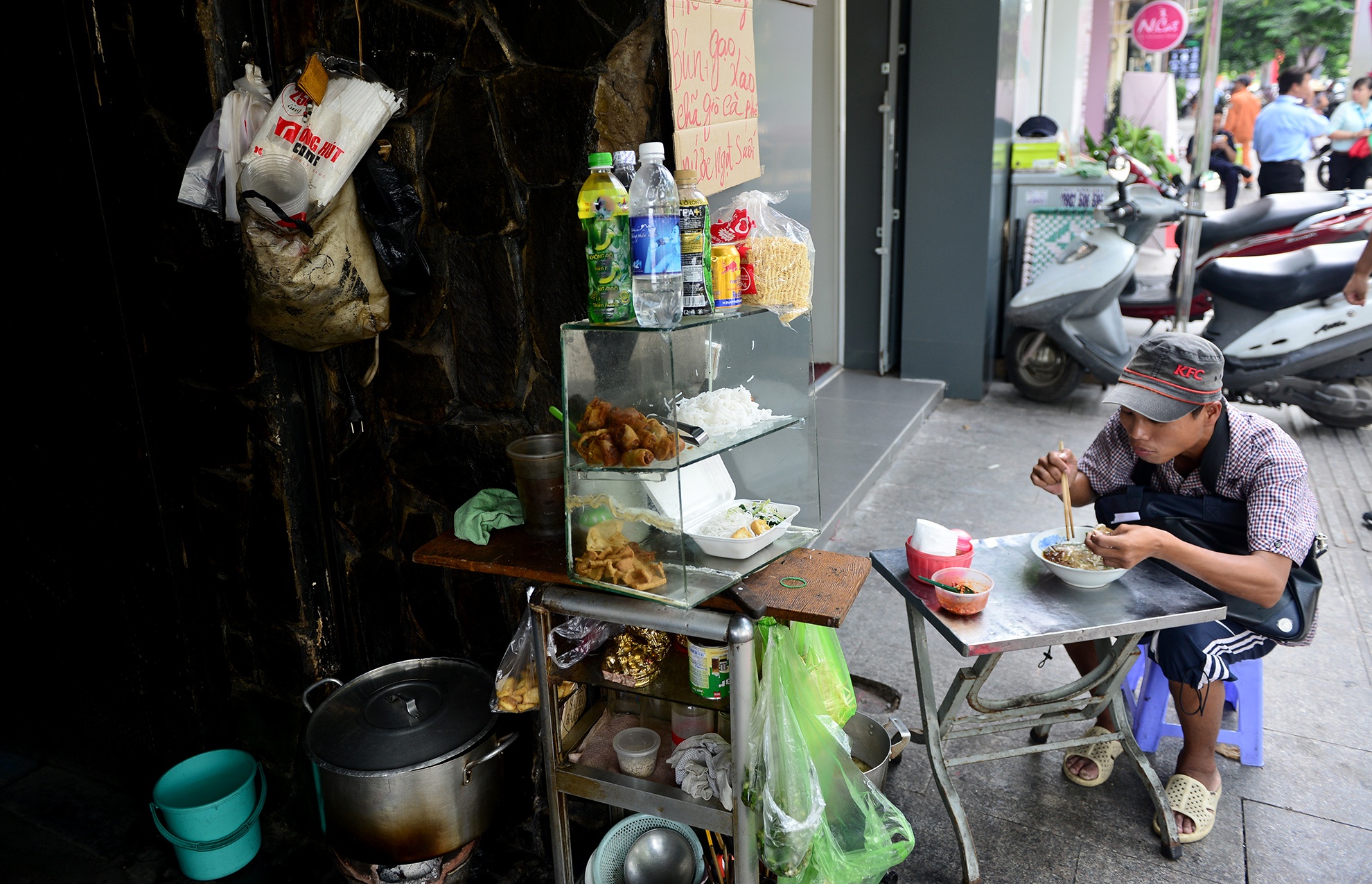 tu giac dat vang pho di bo Sai Gon anh 20