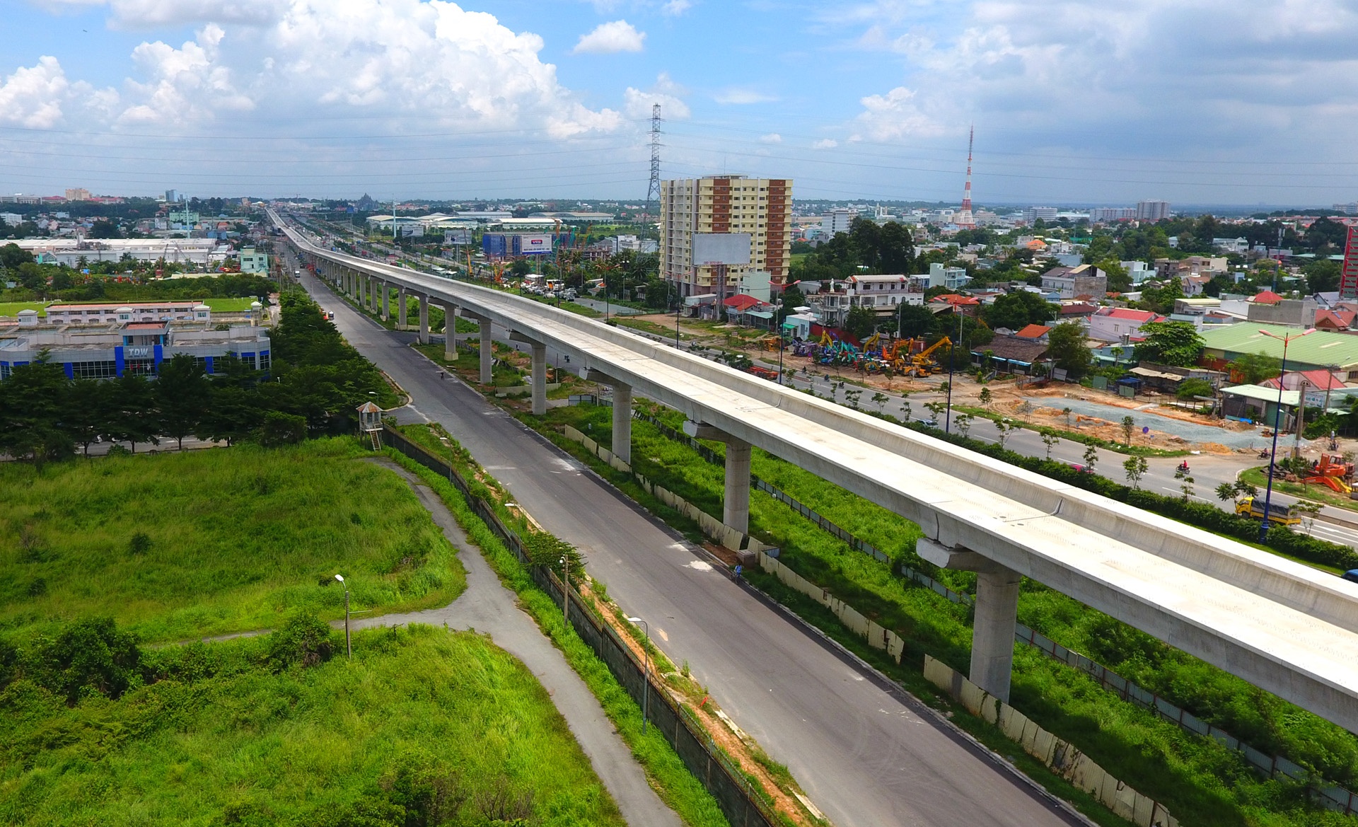 Du an duong sat do thi Sai Gon nhin tu bau troi hinh anh