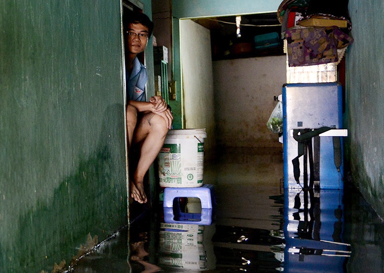 Song chung voi nuoc ngap ca ngay o Sai Gon hinh anh