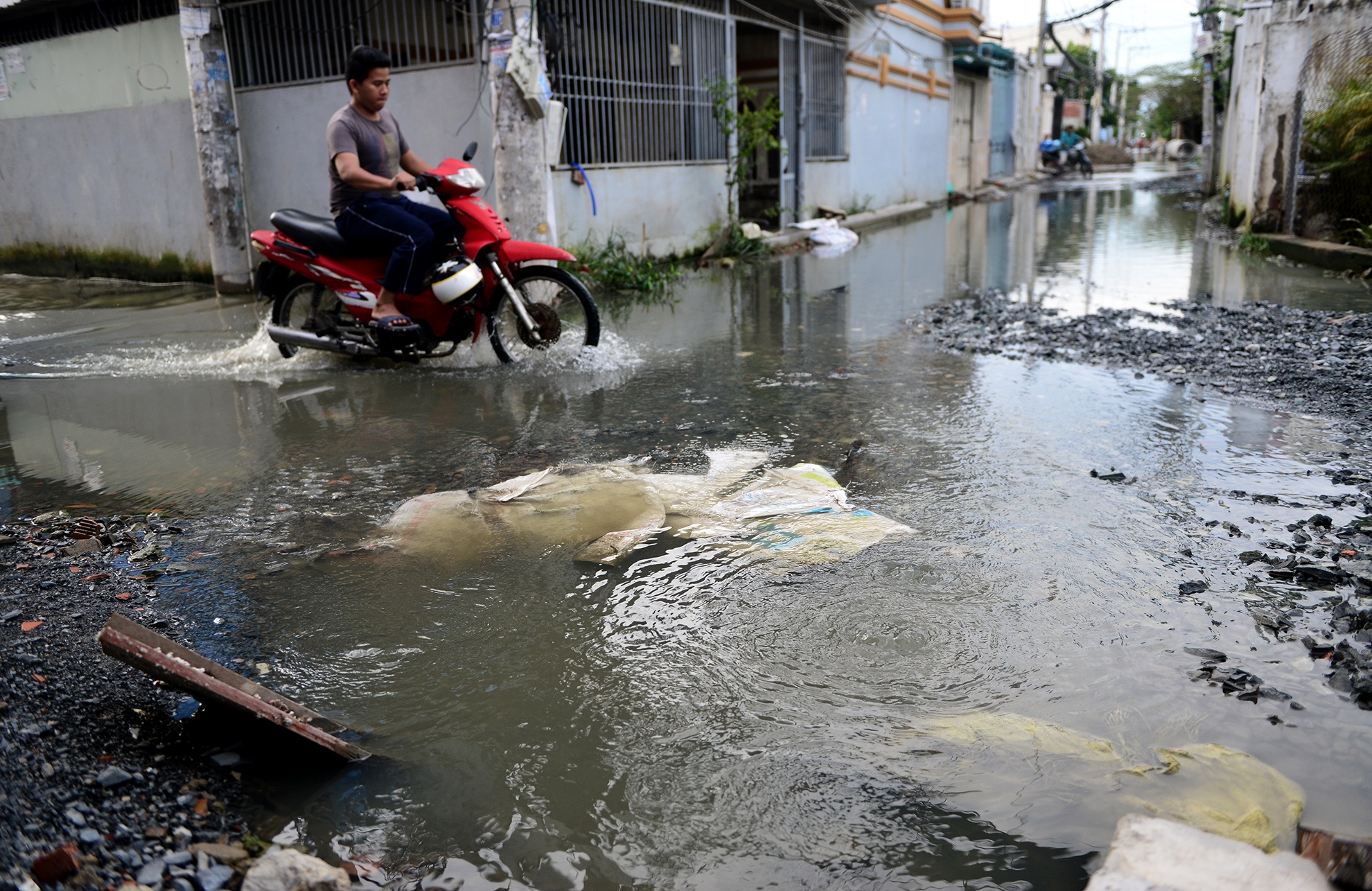 mua ngap bien hem thanh ao o Sai Gon anh 2