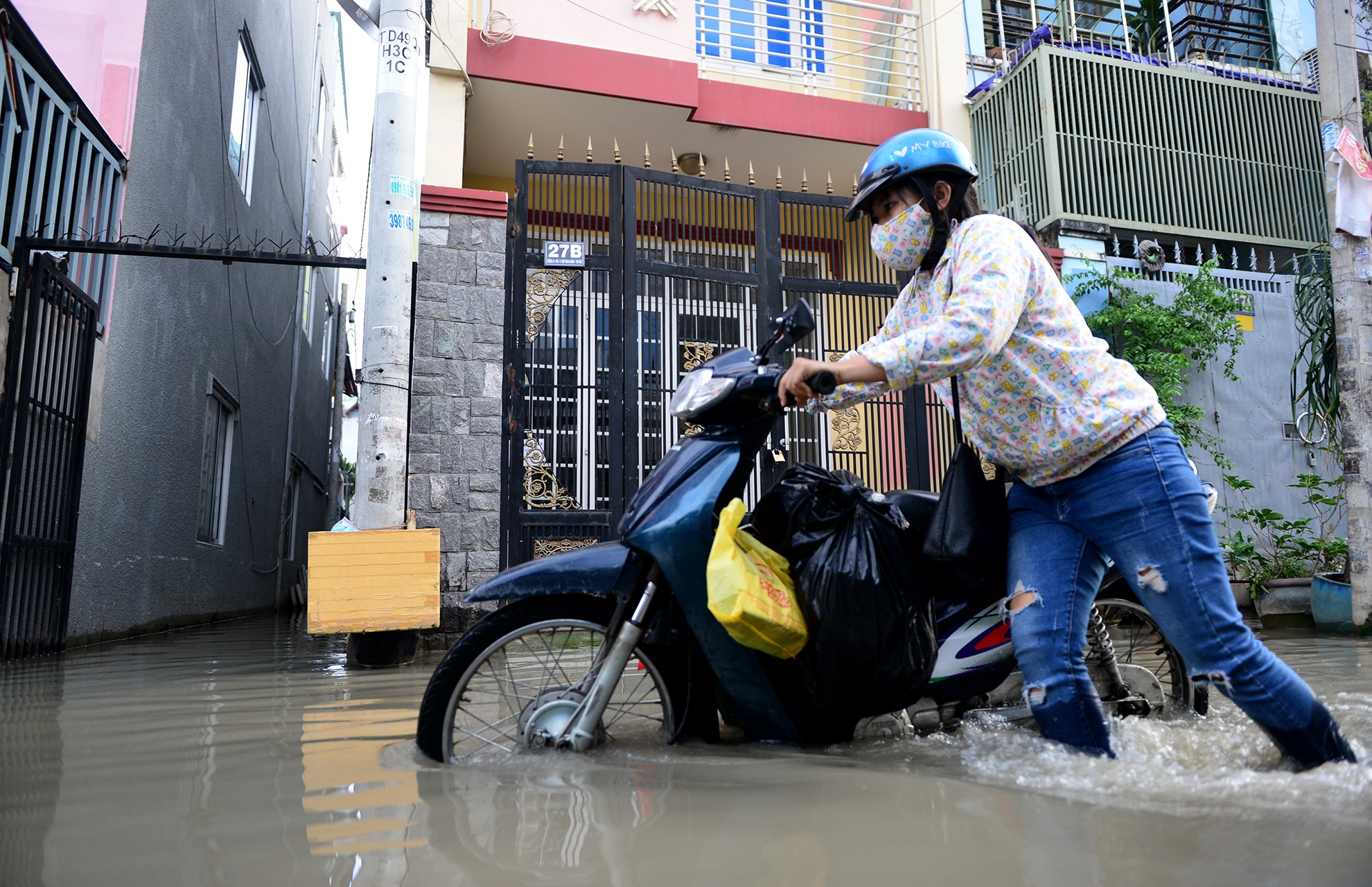 mua ngap bien hem thanh ao o Sai Gon anh 8