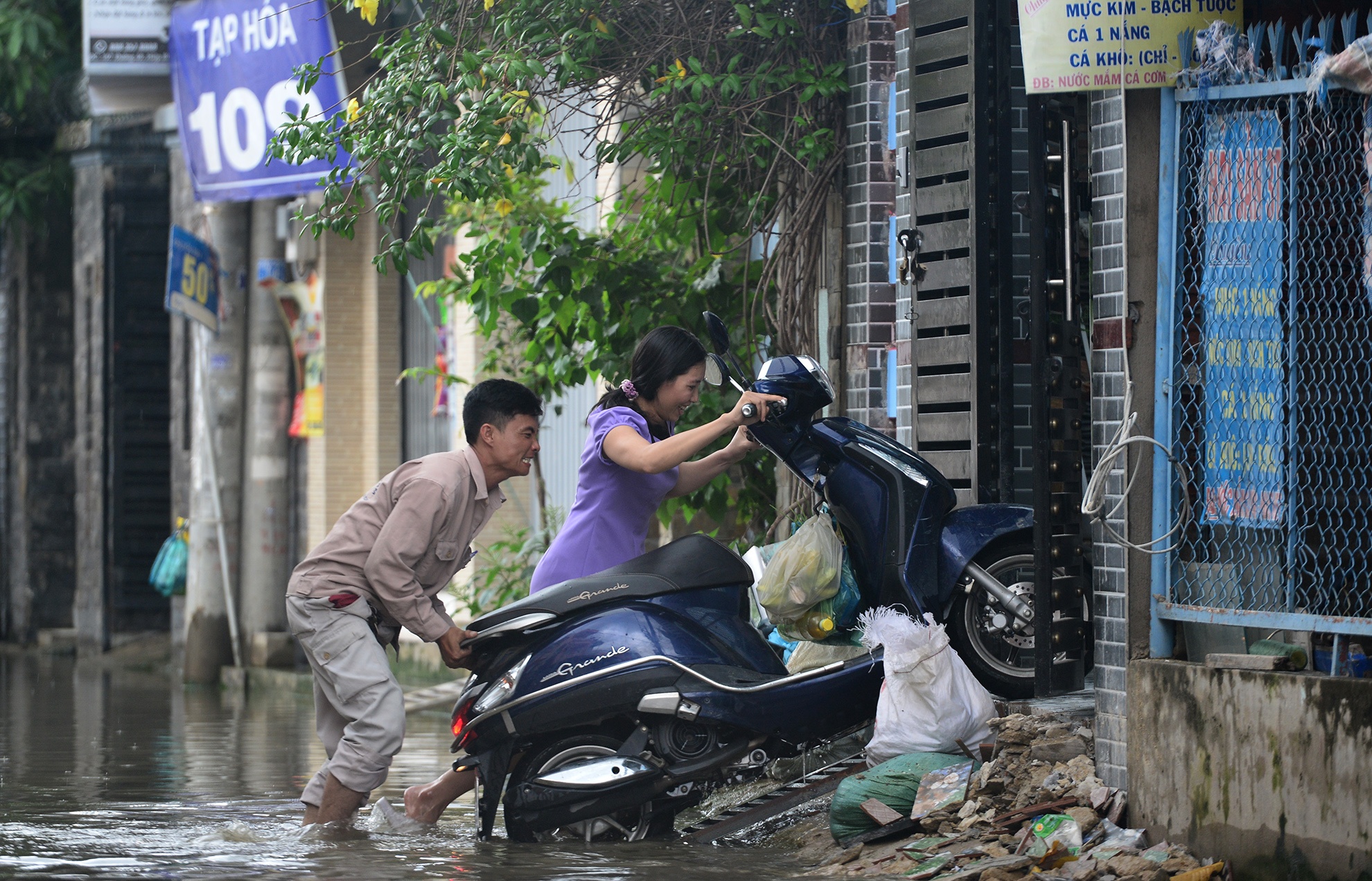 mua ngap bien hem thanh ao o Sai Gon anh 9
