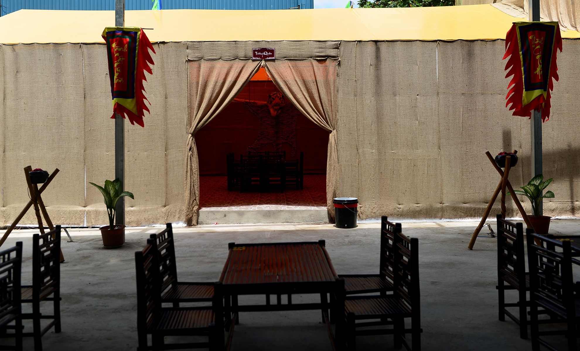 nha hang phong cach Tam Quoc o Sai Gon anh 2