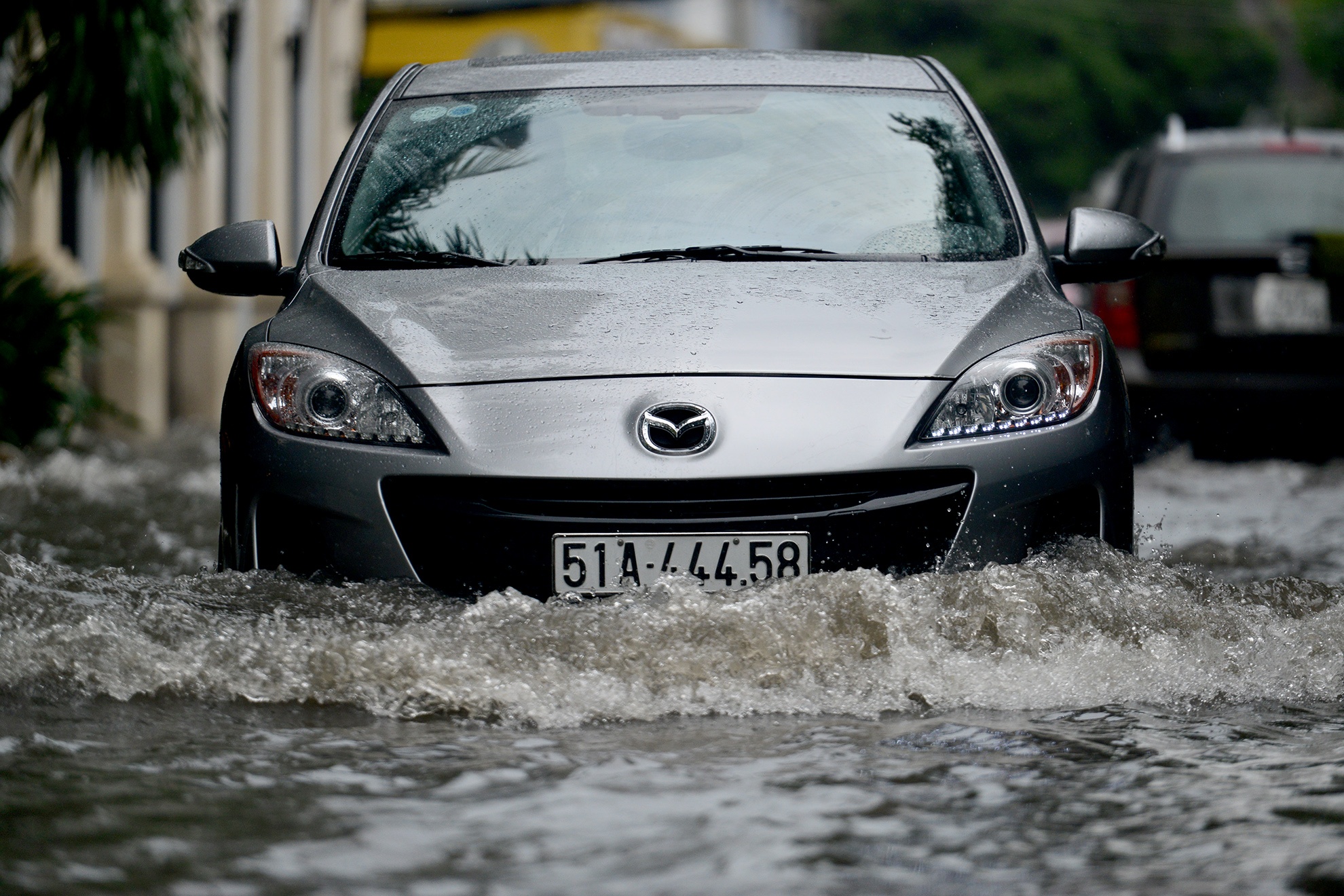 ngap nuoc truoc cong san bay Tan Son Nhat anh 3