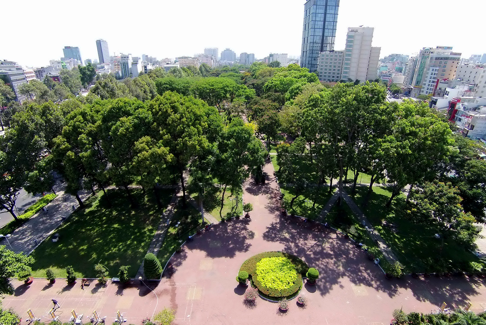 don bung cay xanh xay ga metro Ben Thanh anh 2