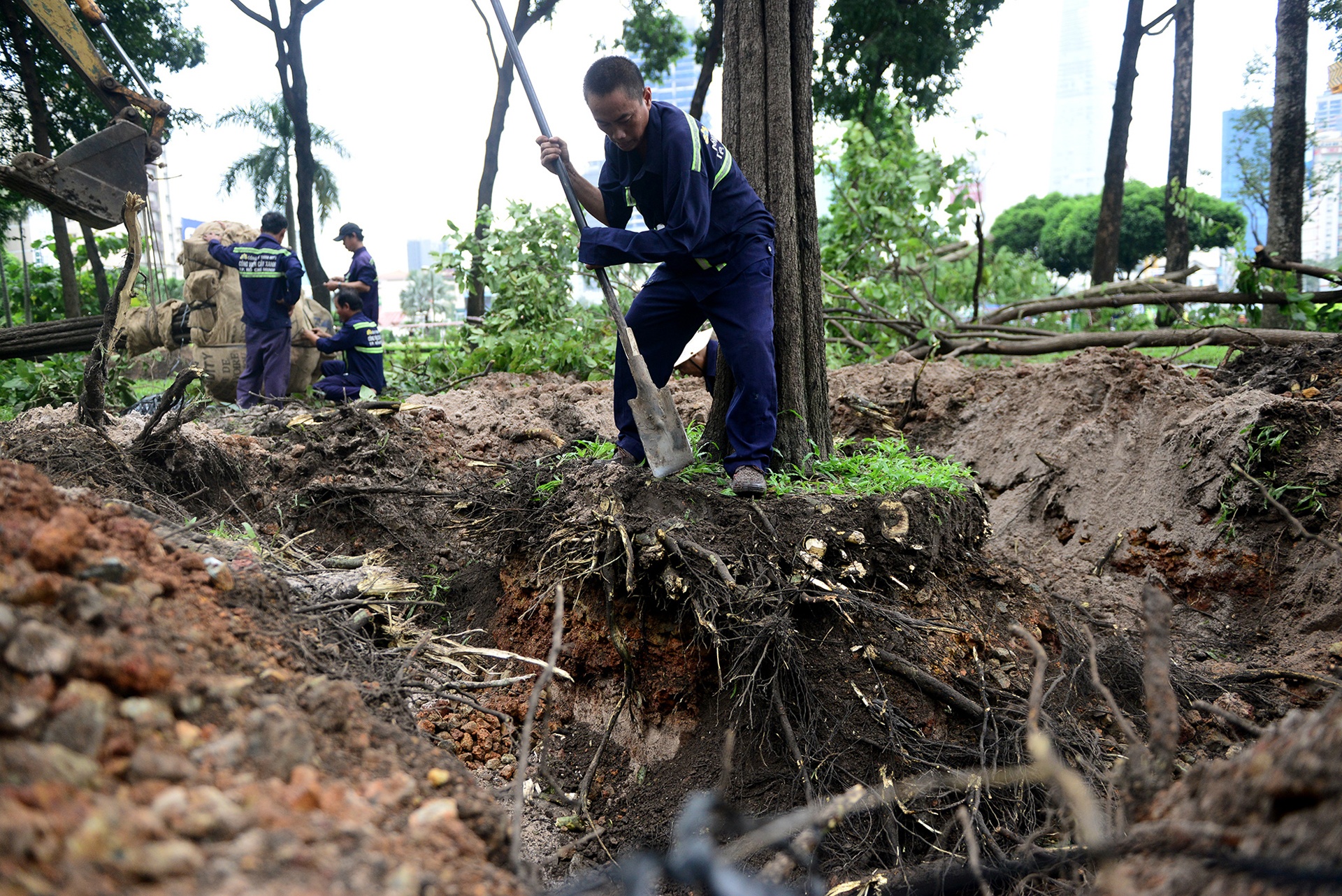 don bung cay xanh xay ga metro Ben Thanh anh 3
