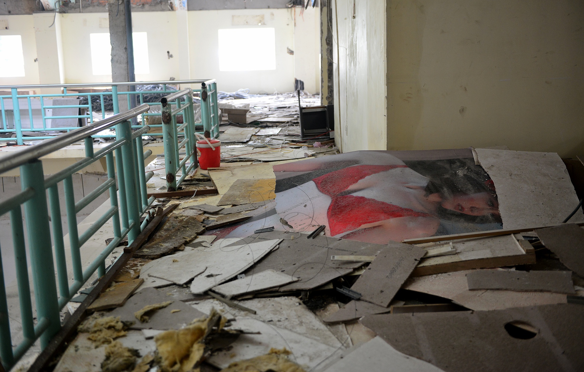 ben trong Thuong xa Tax truoc khi thao do anh 9