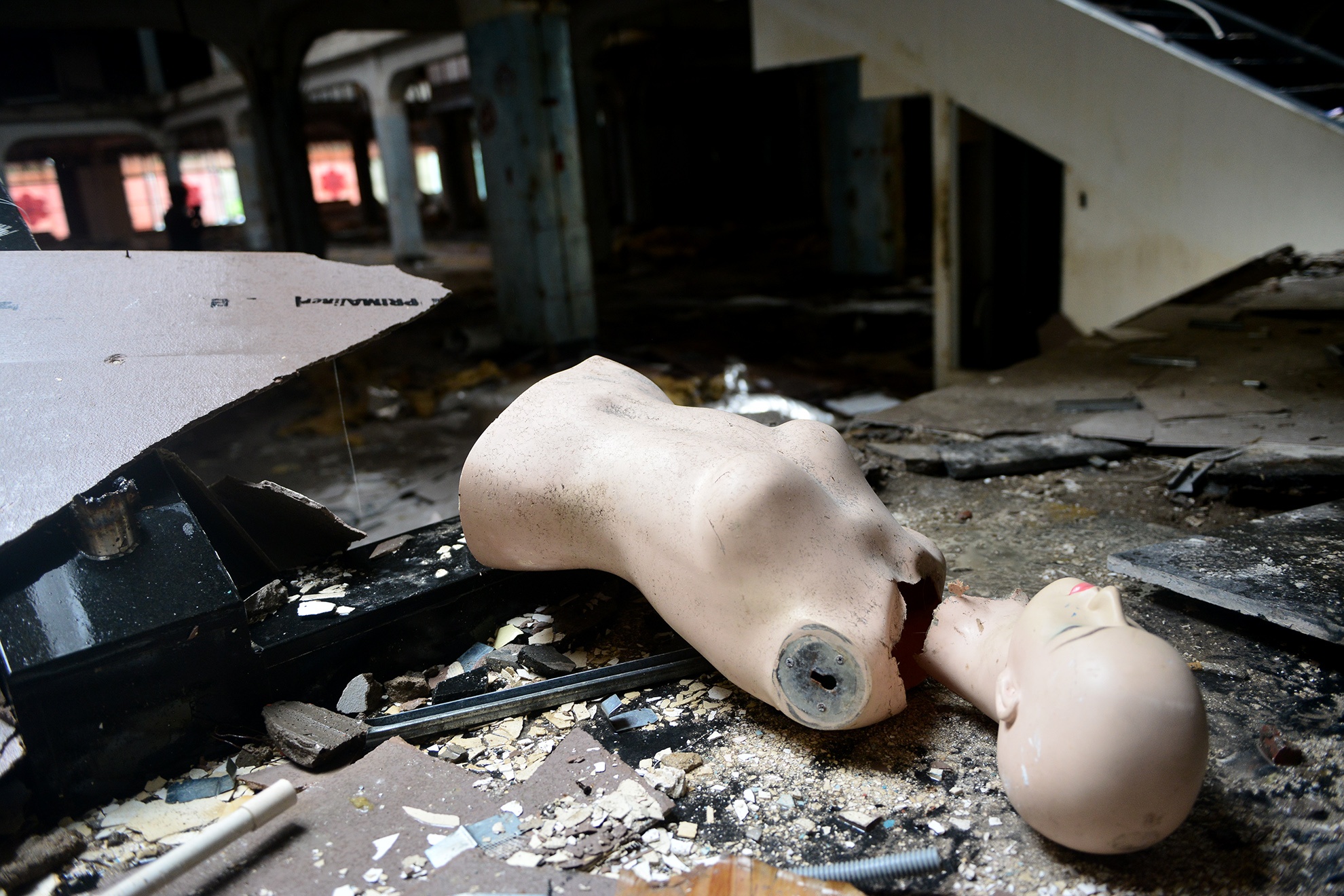 ben trong Thuong xa Tax truoc khi thao do anh 10