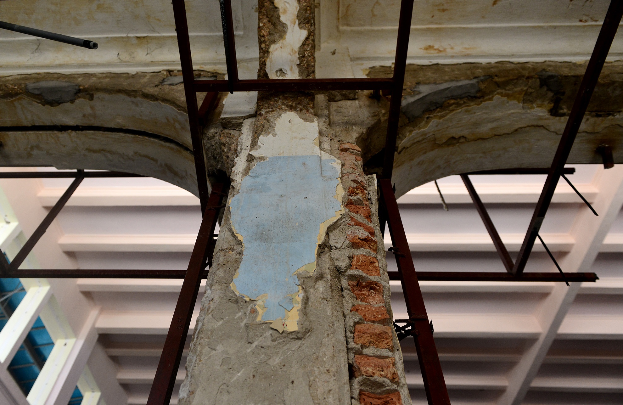 ben trong Thuong xa Tax truoc khi thao do anh 13