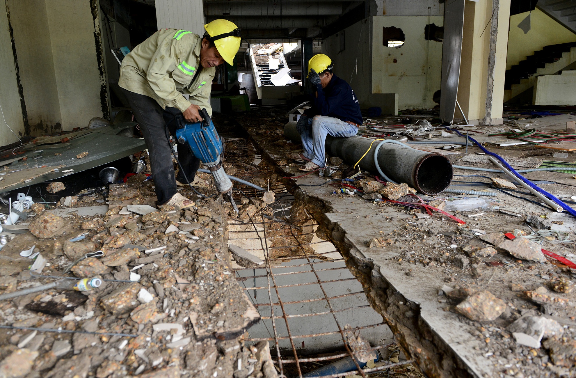 ben trong Thuong xa Tax truoc khi thao do anh 16