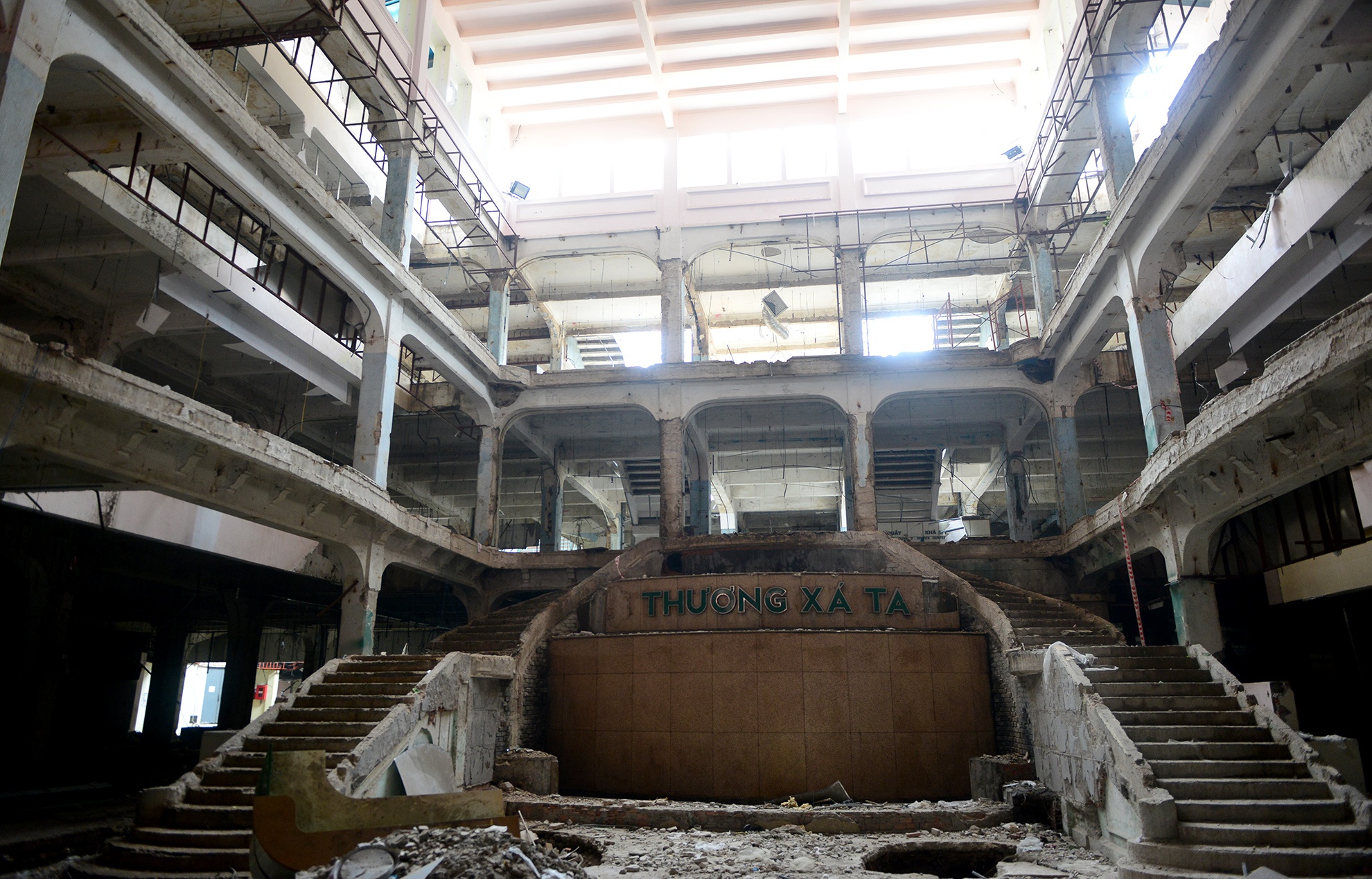 ben trong Thuong xa Tax truoc khi thao do anh 2