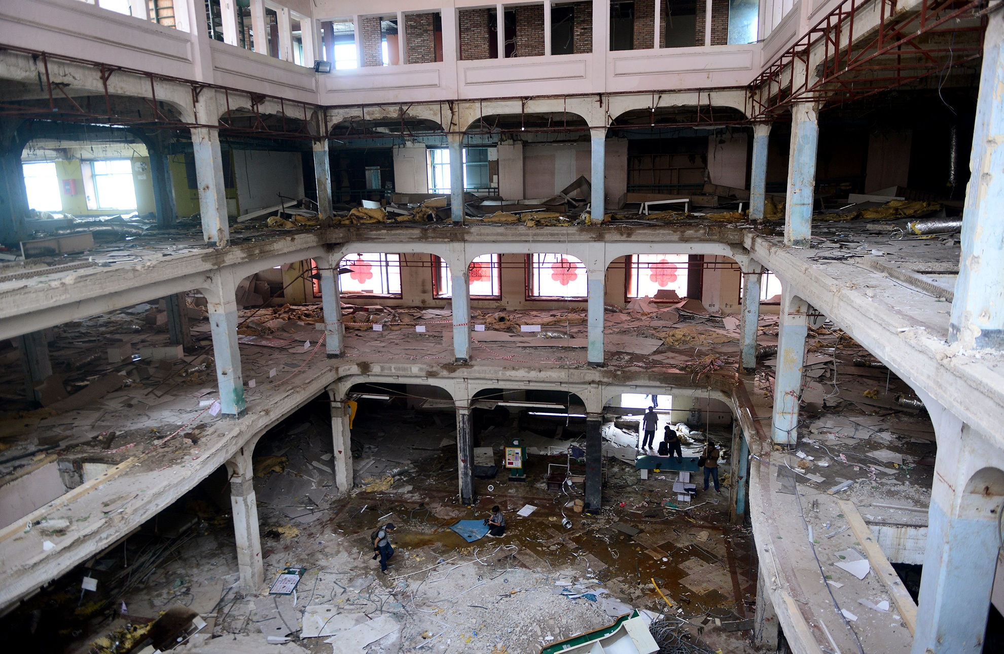 ben trong Thuong xa Tax truoc khi thao do anh 3