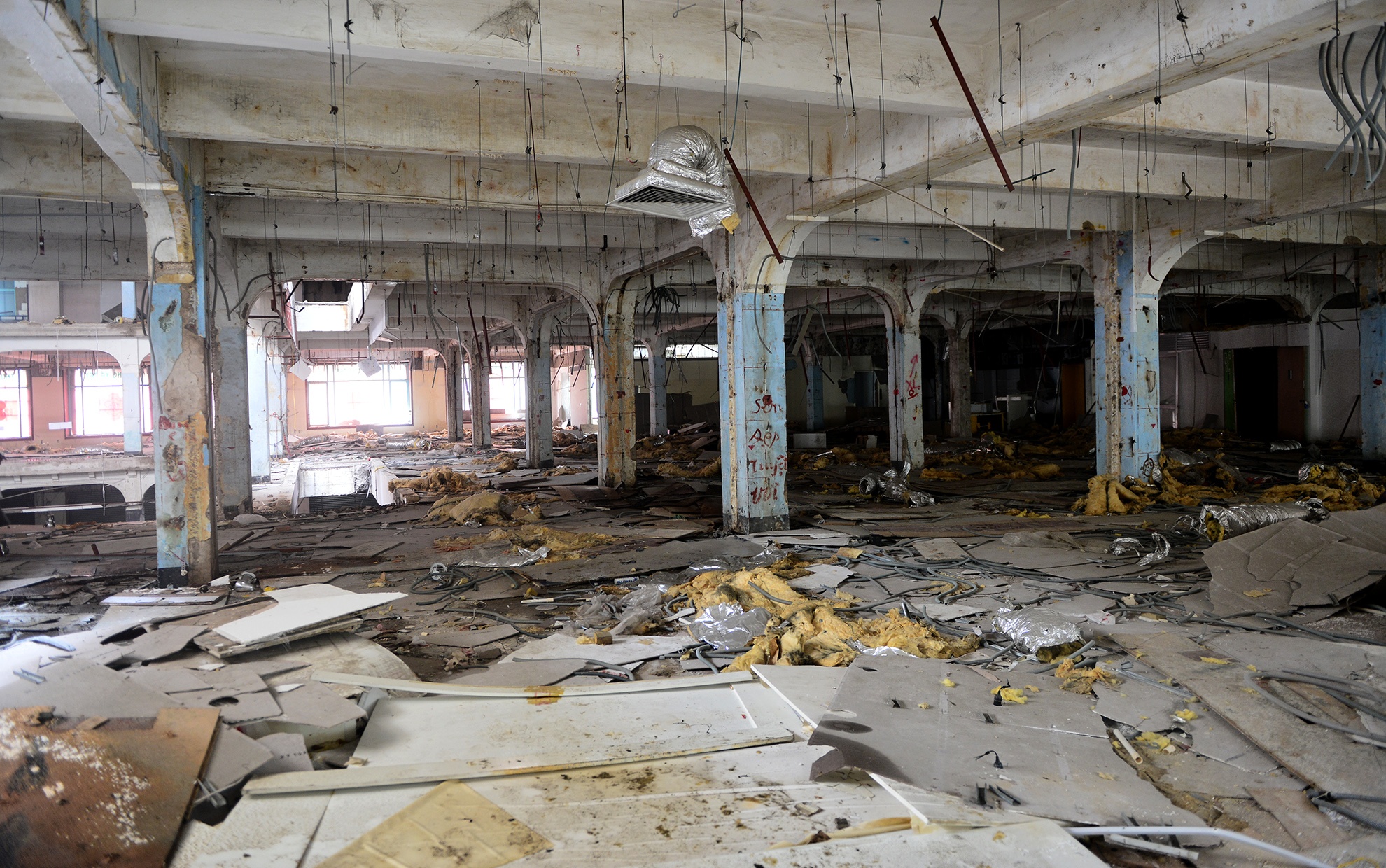 ben trong Thuong xa Tax truoc khi thao do anh 5